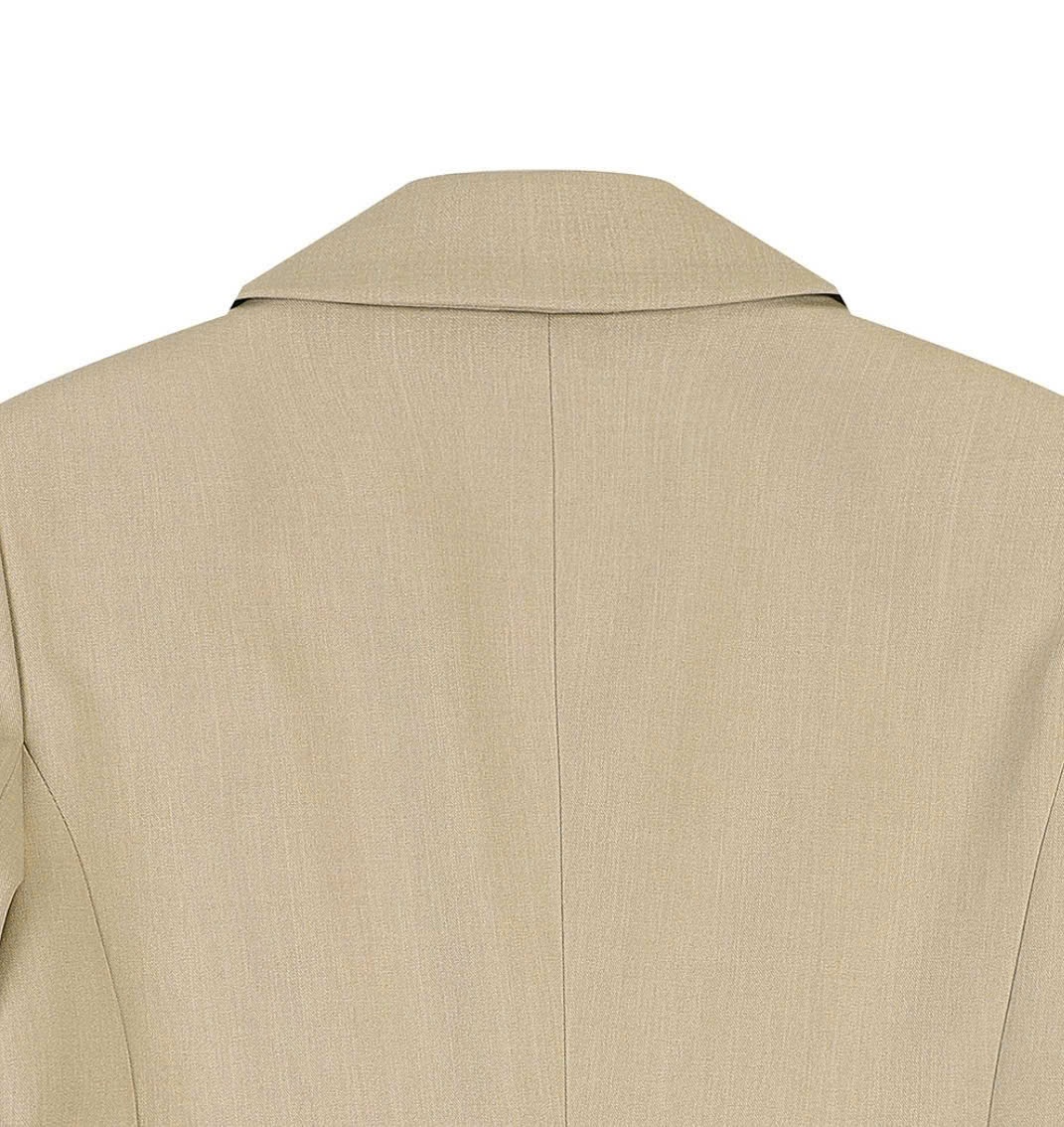 Áo khoác blazer cài 1 cúc, không xẻ
