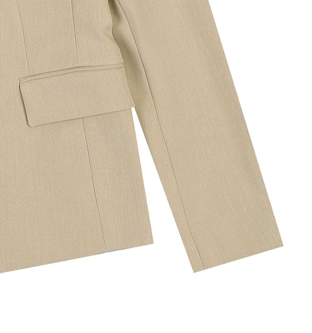 Áo khoác blazer cài 1 cúc, không xẻ