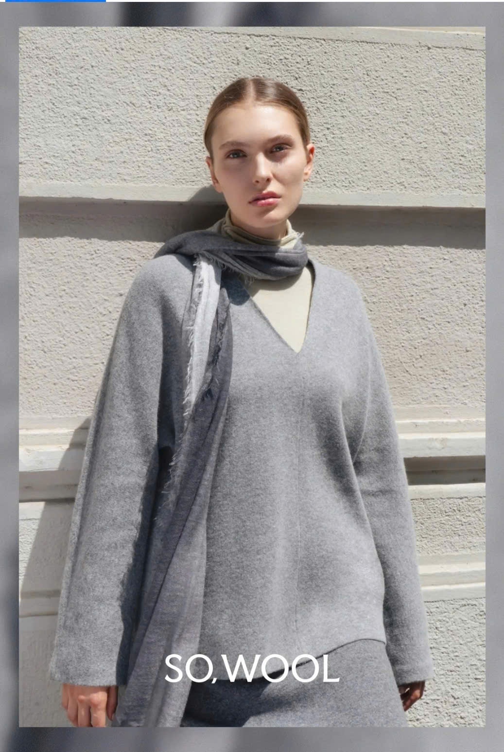 Áo len oversize cổ tim, xẻ hông, tay loe nhẹ
