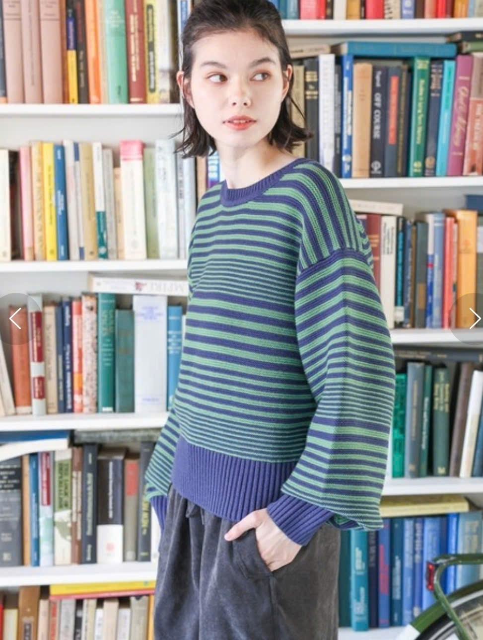 Áo len oversize họa tiết kẻ ngang, tay chum