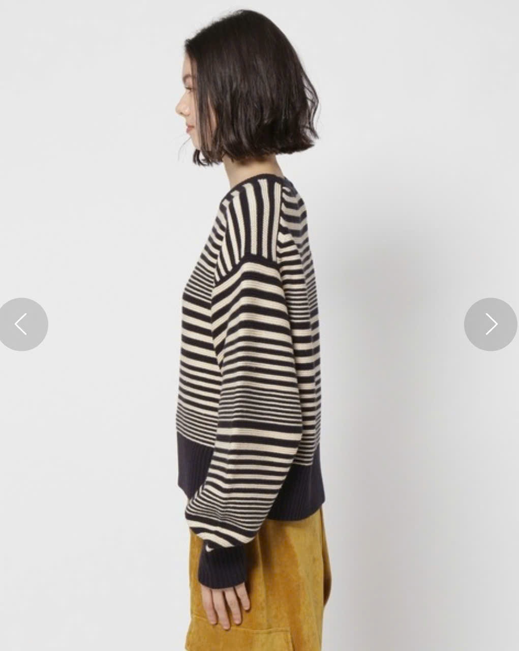 Áo len oversize họa tiết kẻ ngang, tay chum