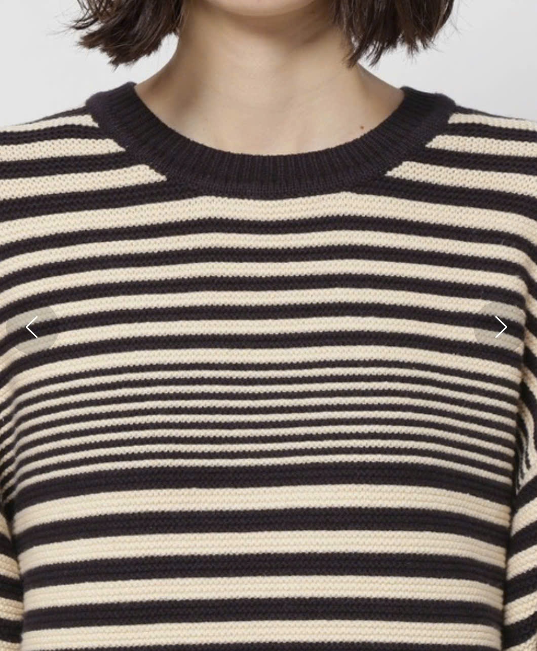 Áo len oversize họa tiết kẻ ngang, tay chum