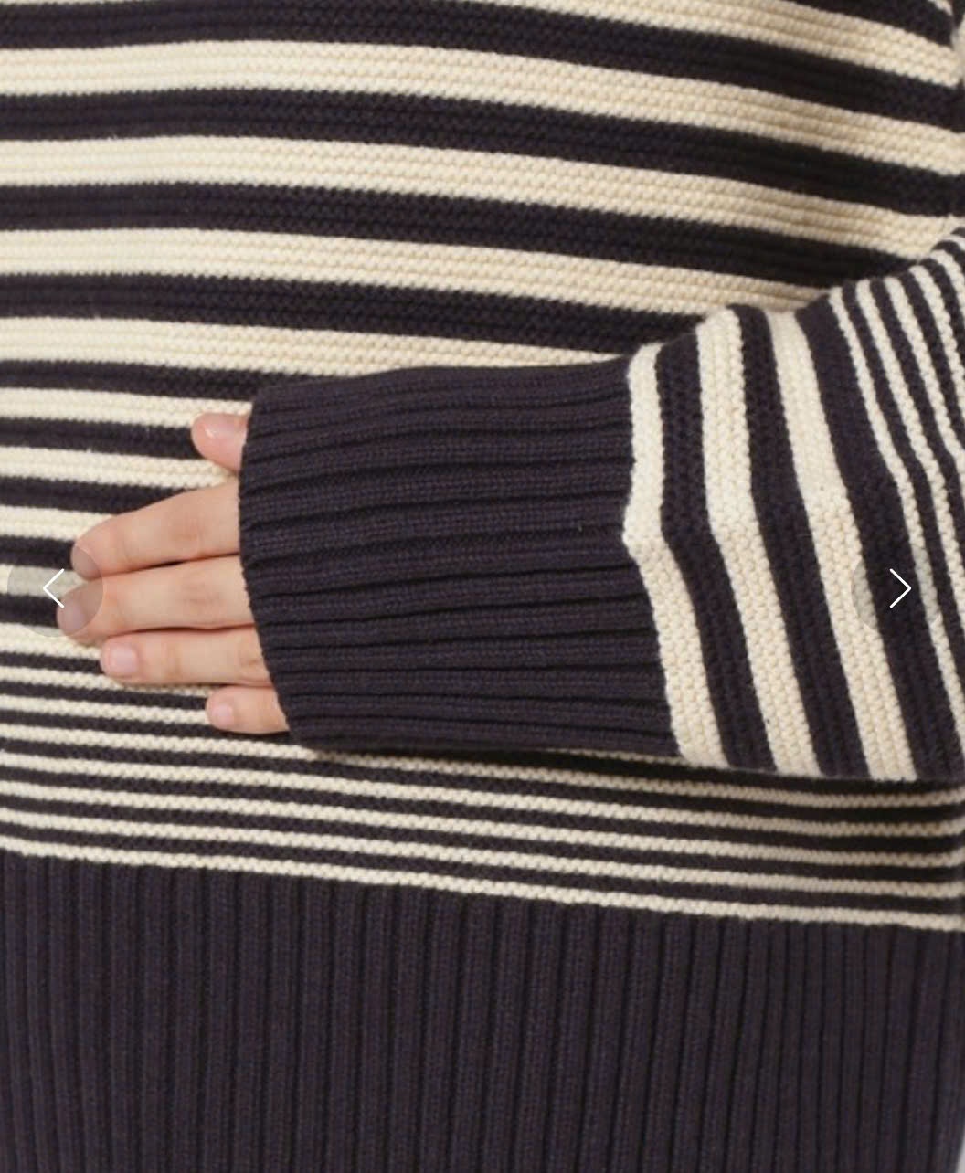 Áo len oversize họa tiết kẻ ngang, tay chum