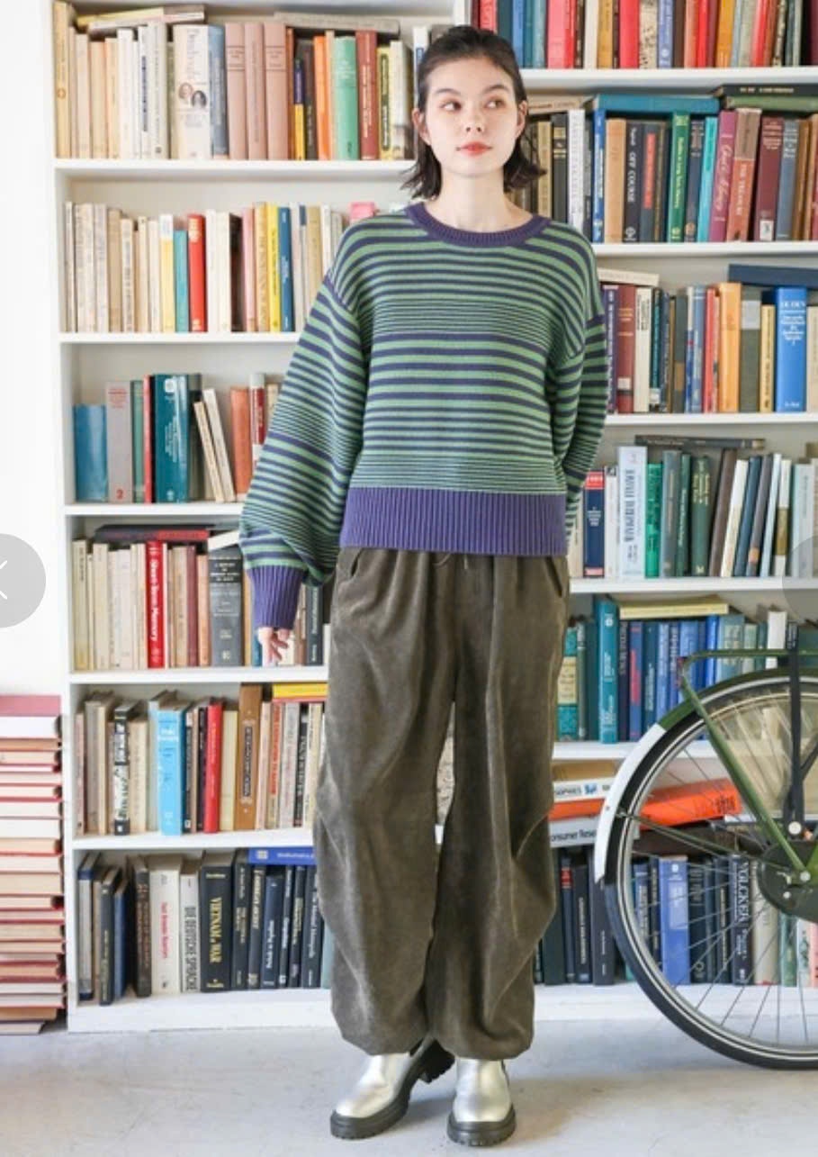 Áo len oversize họa tiết kẻ ngang, tay chum