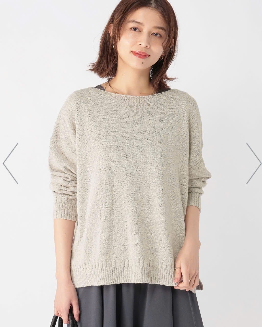 Áo len sợi đan, cổ thuyền, dáng oversize. xẻ hông, vạt lệch trước sau