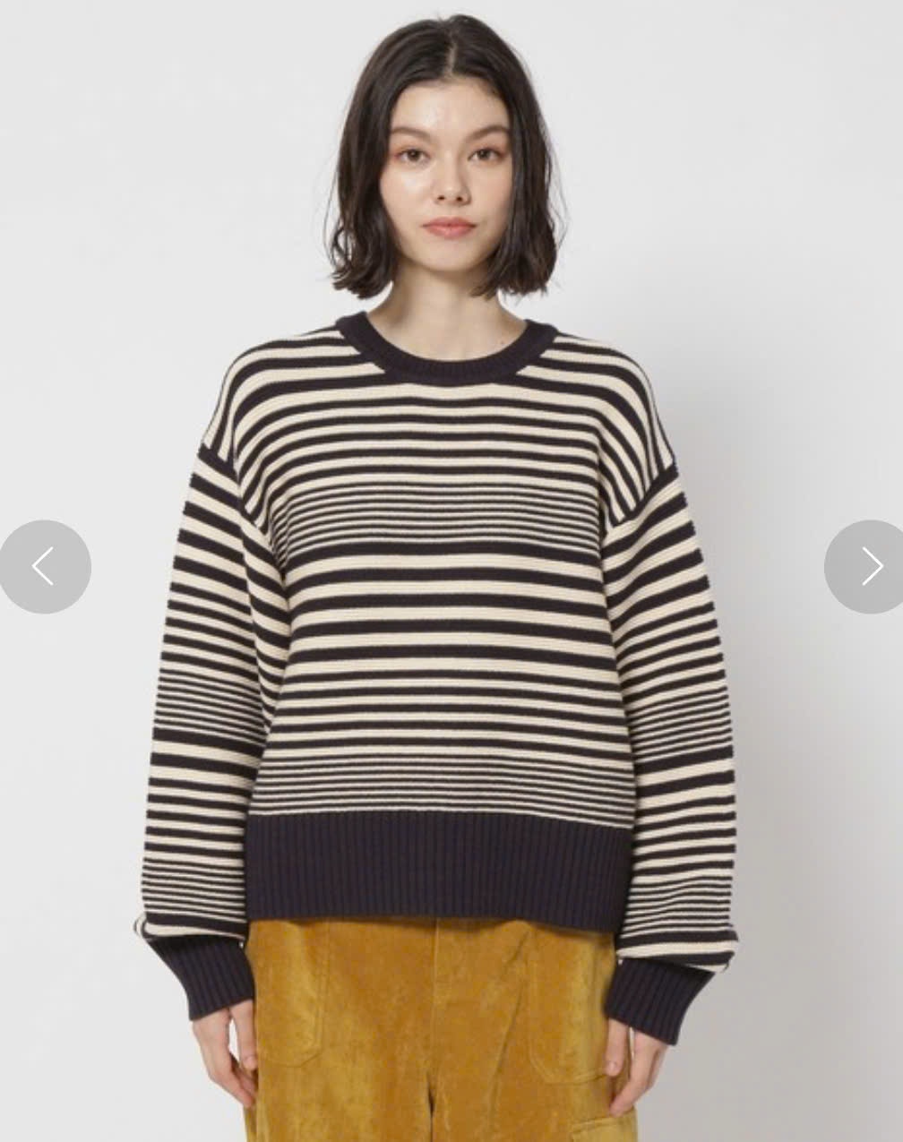Áo len oversize họa tiết kẻ ngang, tay chum