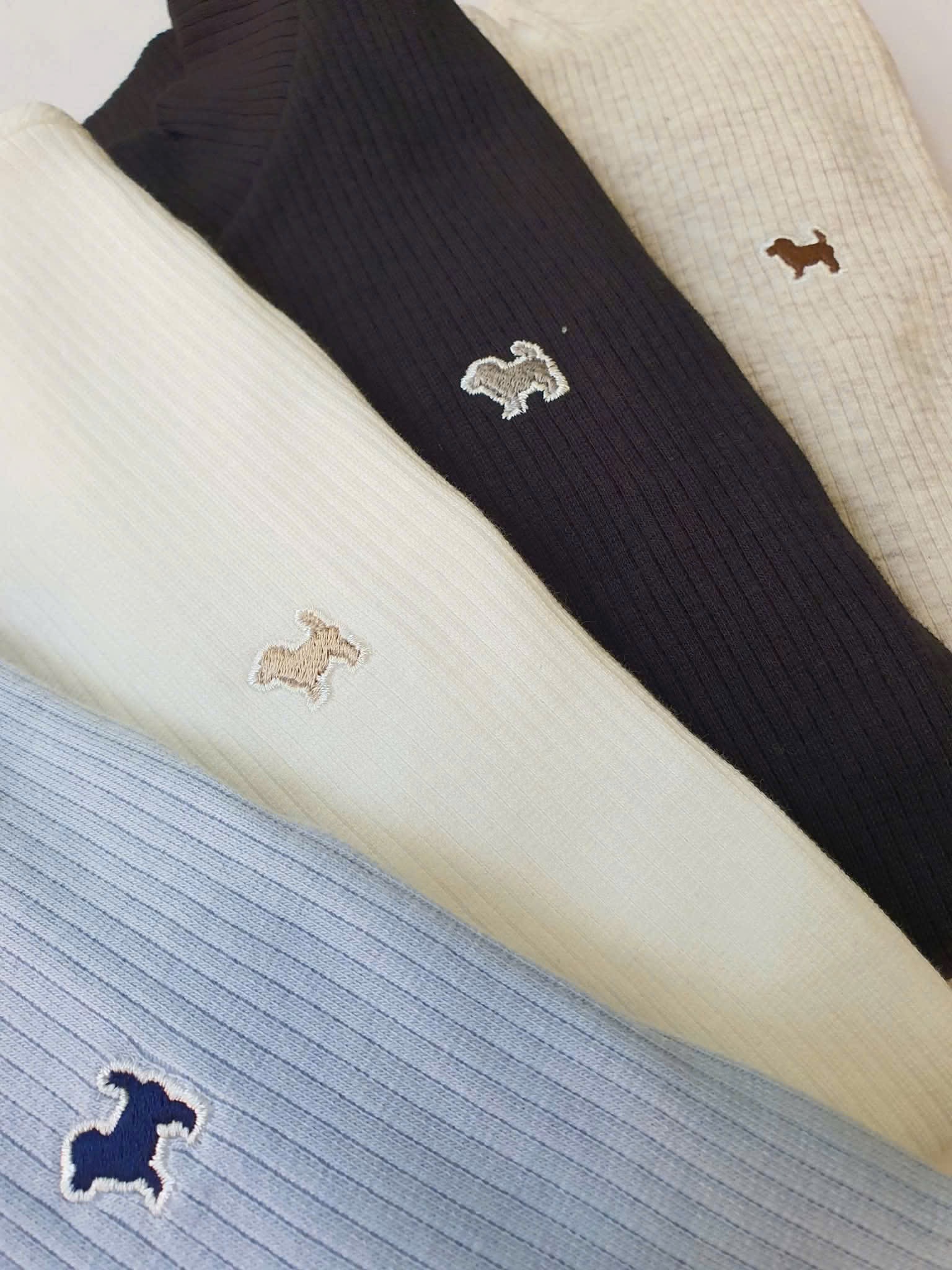Áo thun gân tăm to, cổ 3 phân cho BT BG thêu hình chó nhỏ 4 màu
