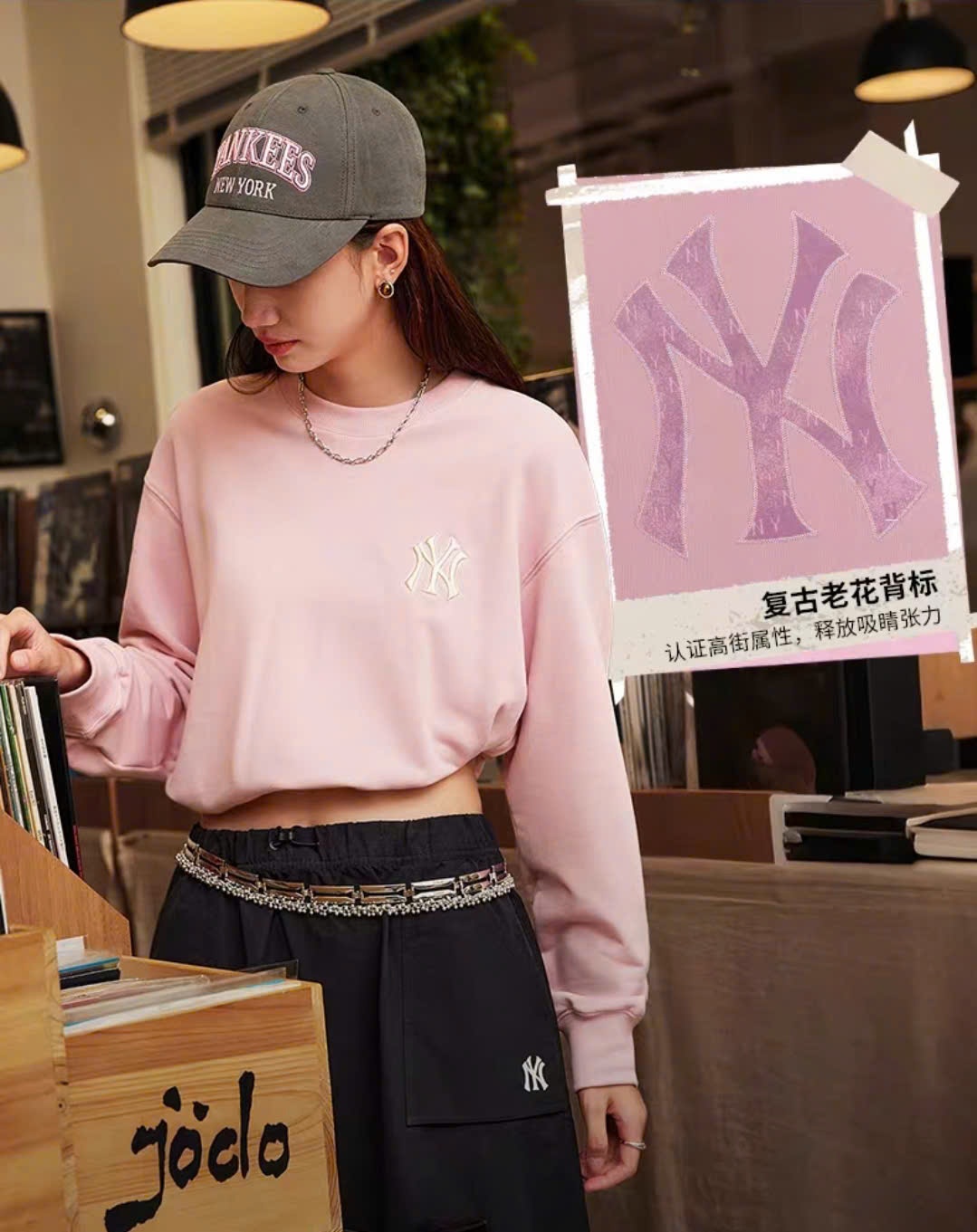 Áo nỉ da cá unisex cổ tròn, dài tay, hình họa tiết monogram to bản
