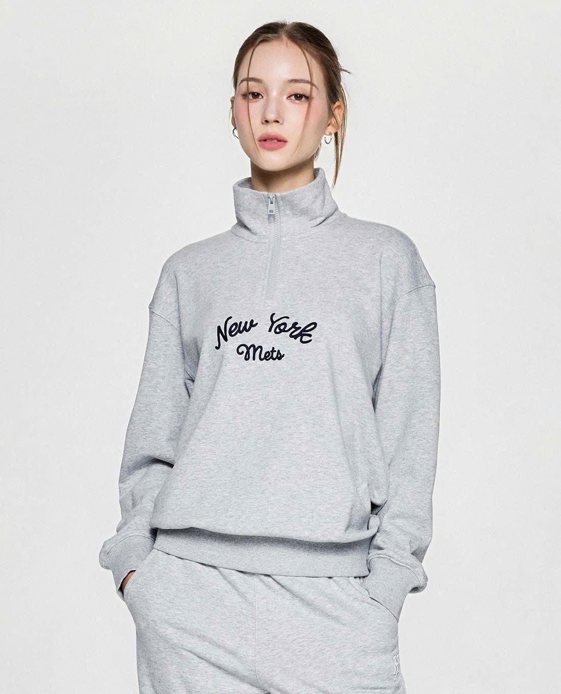Áo nỉ da cá kéo khóa cổ, dòng unisex, chữ trước ngực