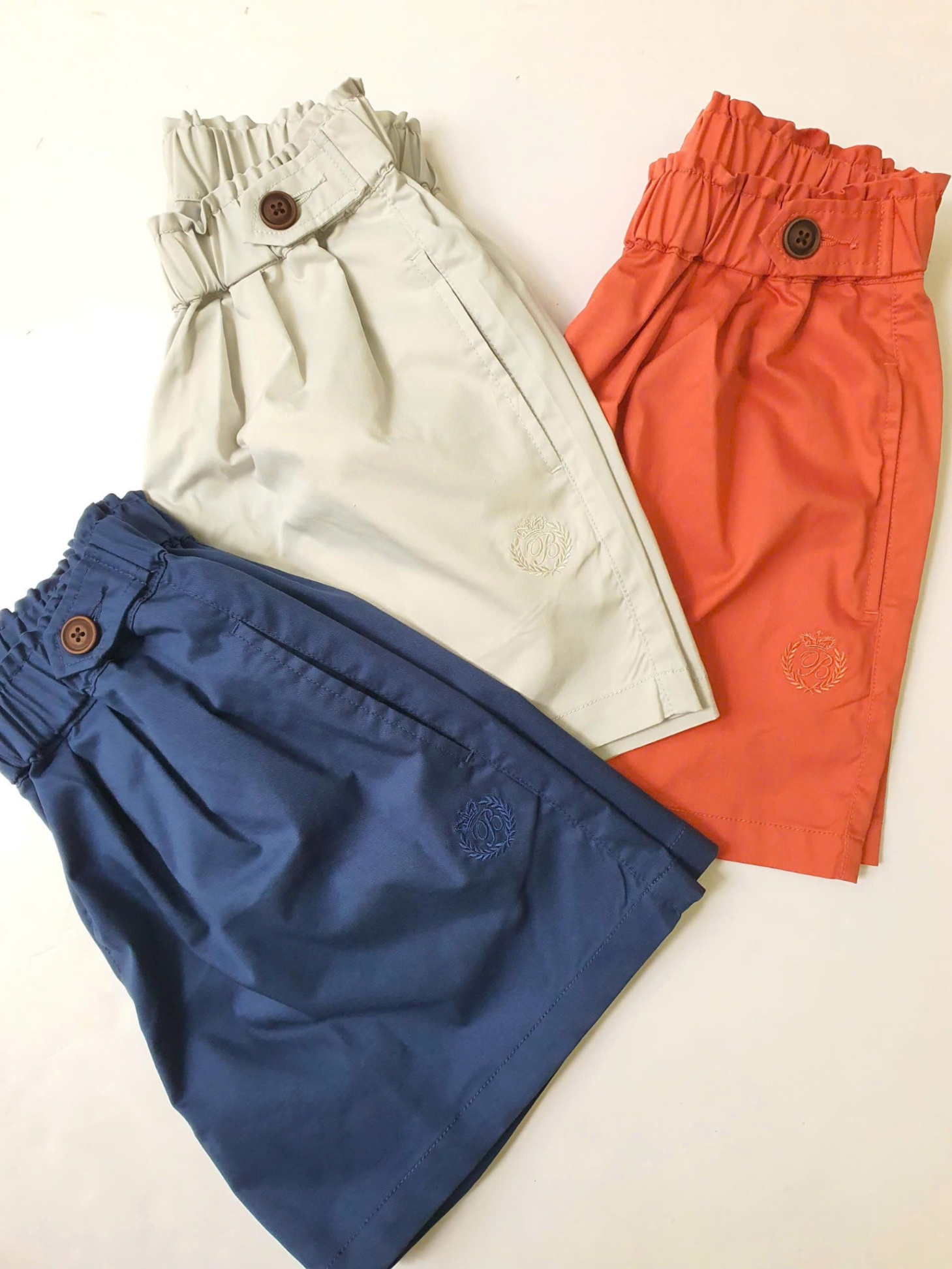 Quần short Beemon cạp chun bé gái, đính cúc trên cạp