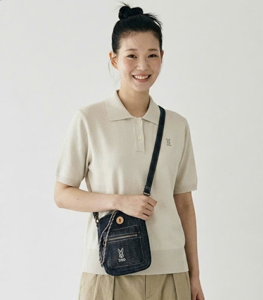 Áo thun dệt kim cổ polo ngắn tay, logo thỏ nhỏ