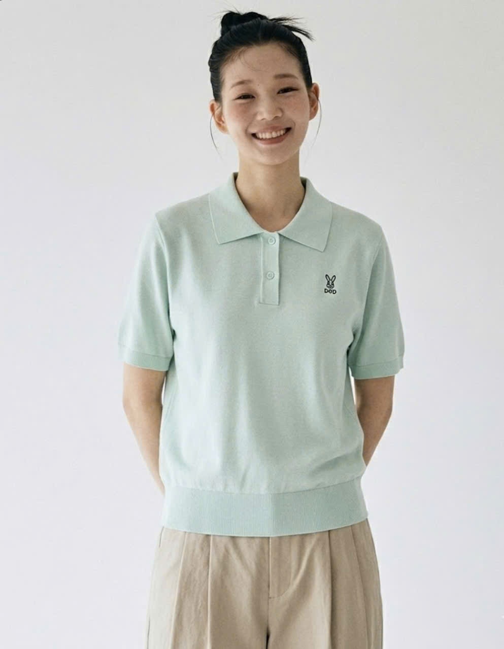 Áo thun dệt kim cổ polo ngắn tay, logo thỏ nhỏ