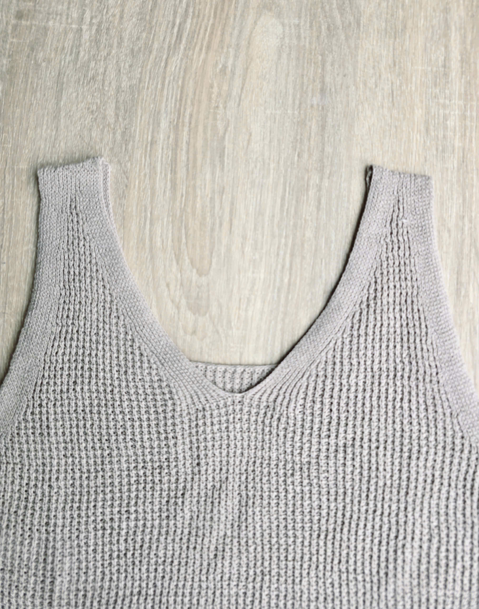 Áo ba lỗ sợi đan, cổ V, 2 màu