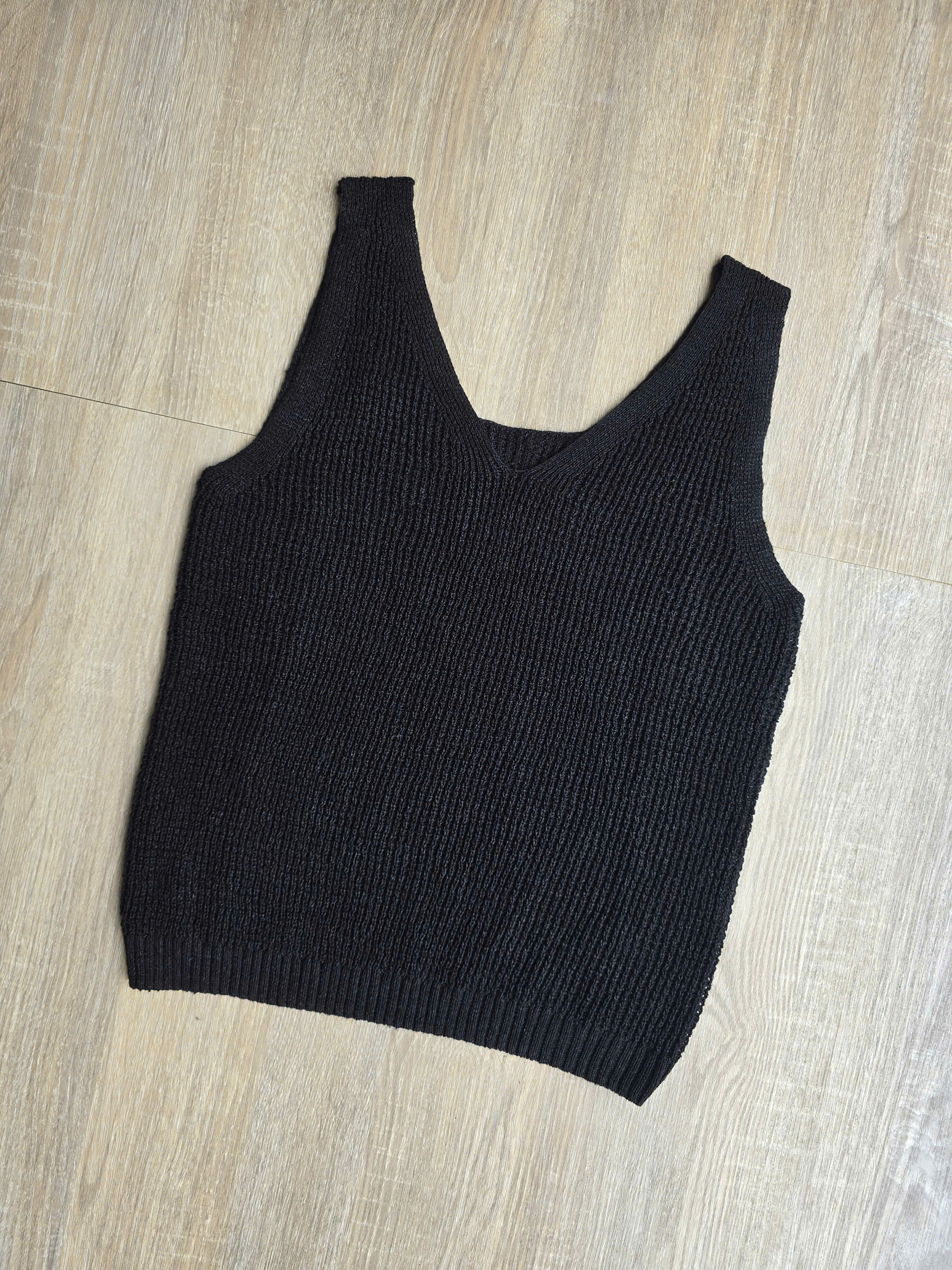 Áo ba lỗ sợi đan, cổ V, 2 màu