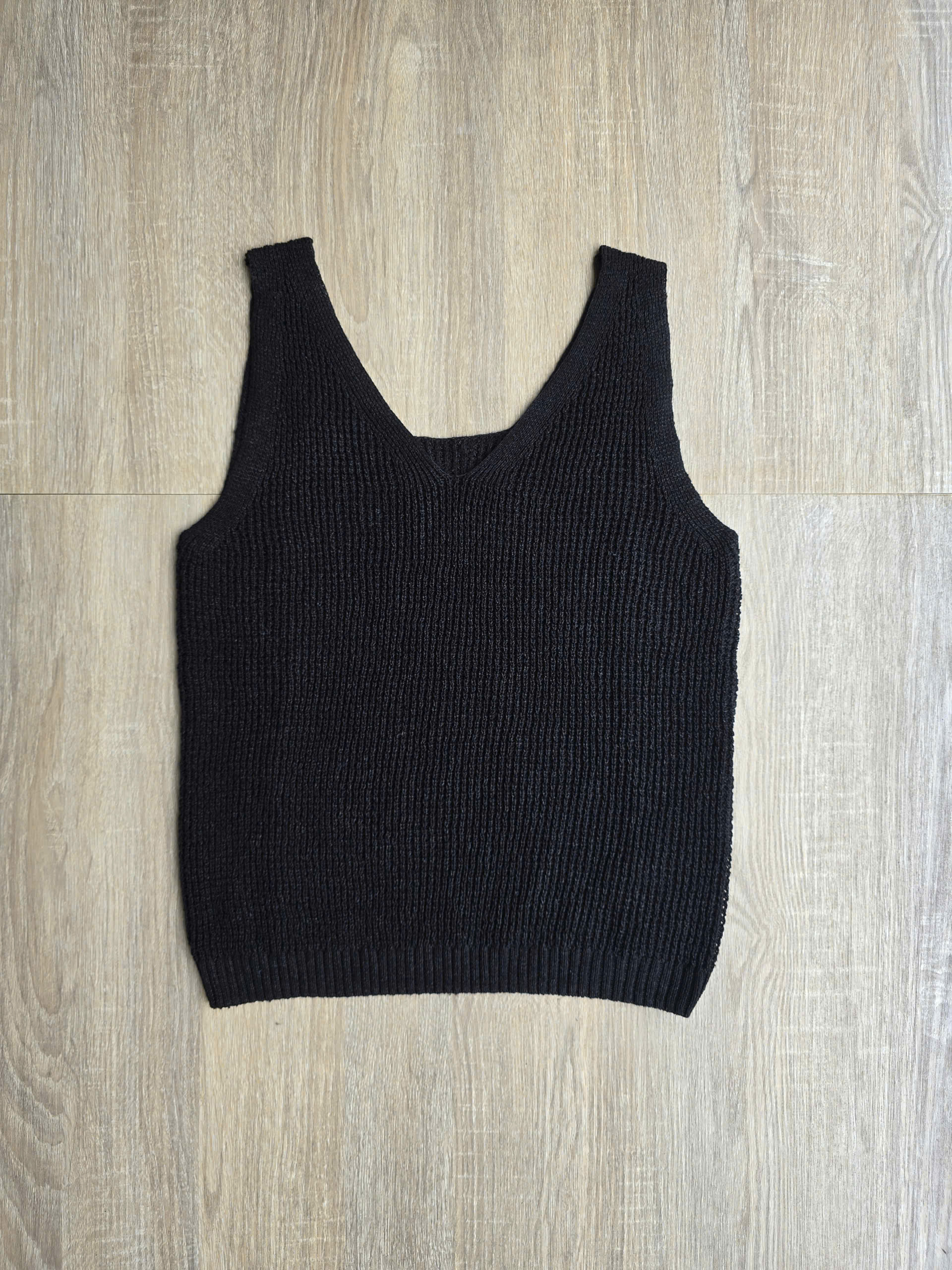 Áo ba lỗ sợi đan, cổ V, 2 màu