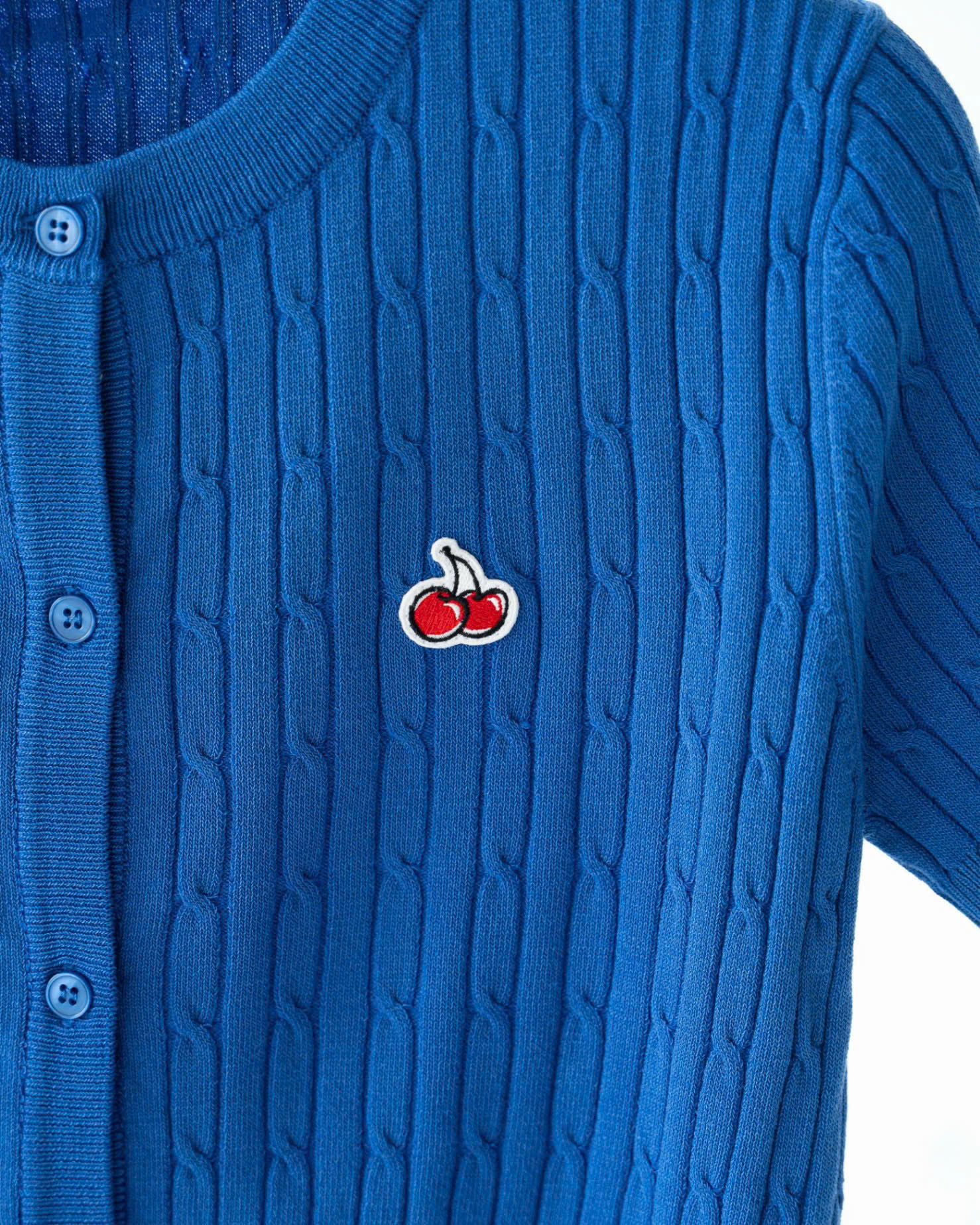 Áo cardigan len văn thừng, họa tiết cherry
