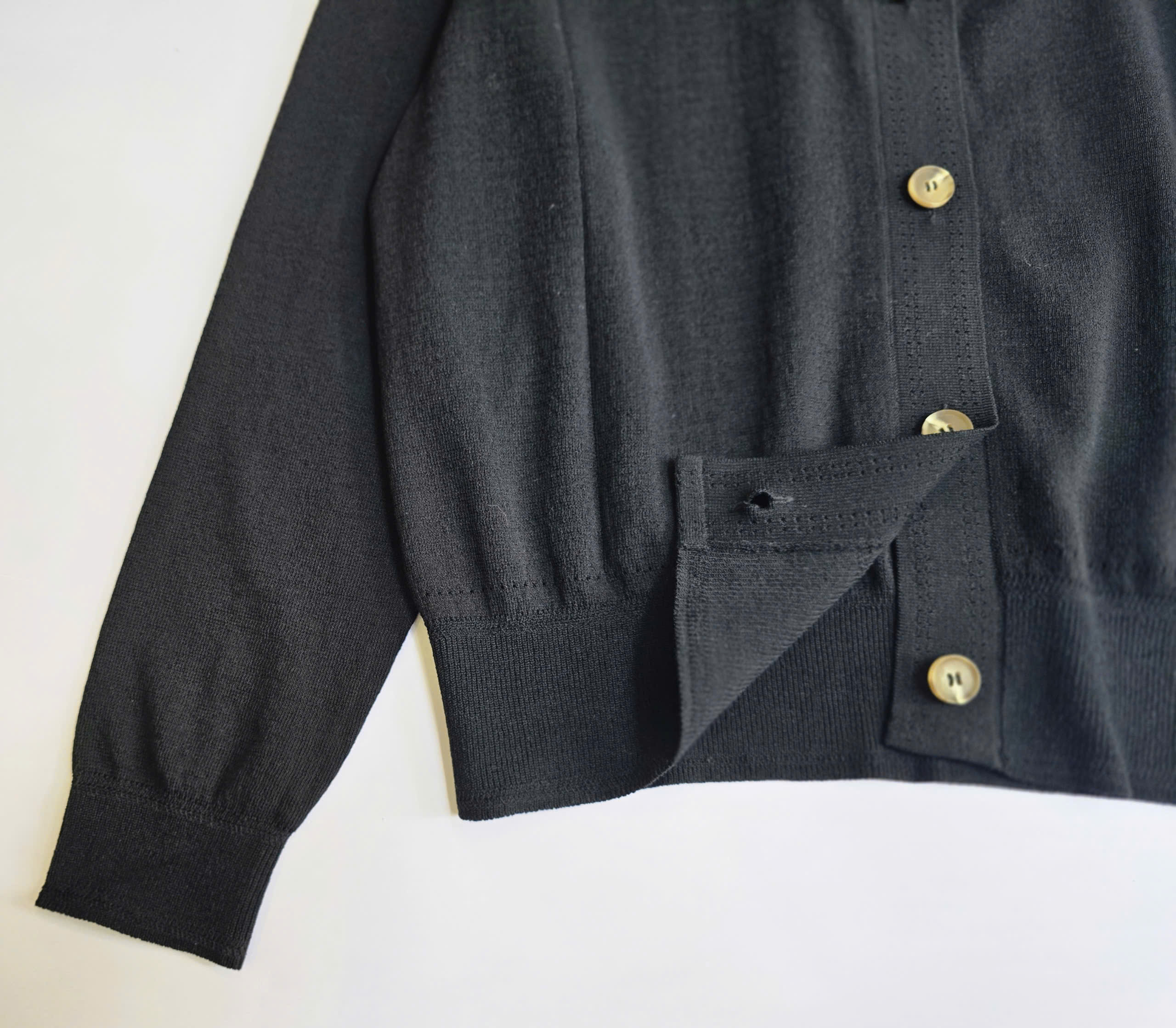 Áo cardigan mongtogi, cổ bẻ phối mảng ren mỏng, 1 hàng cúc