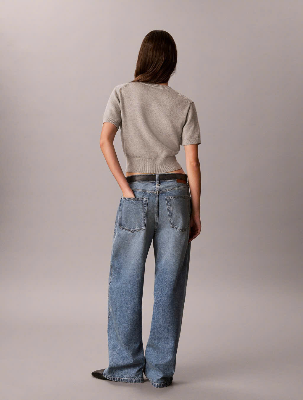 Áo len cộc tay croptop, rộng ngang chữ CK