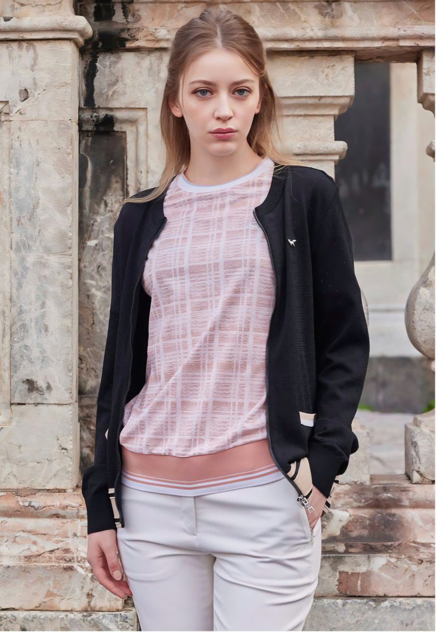 Áo khoác cardigan mỏng kéo khóa, logo sóc bên phải ngực
