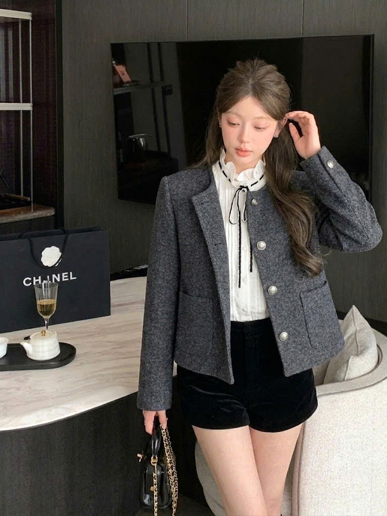 Áo khoác dạ cổ tròn, 1 hàng cúc, 2 bên ống tay đính cúc