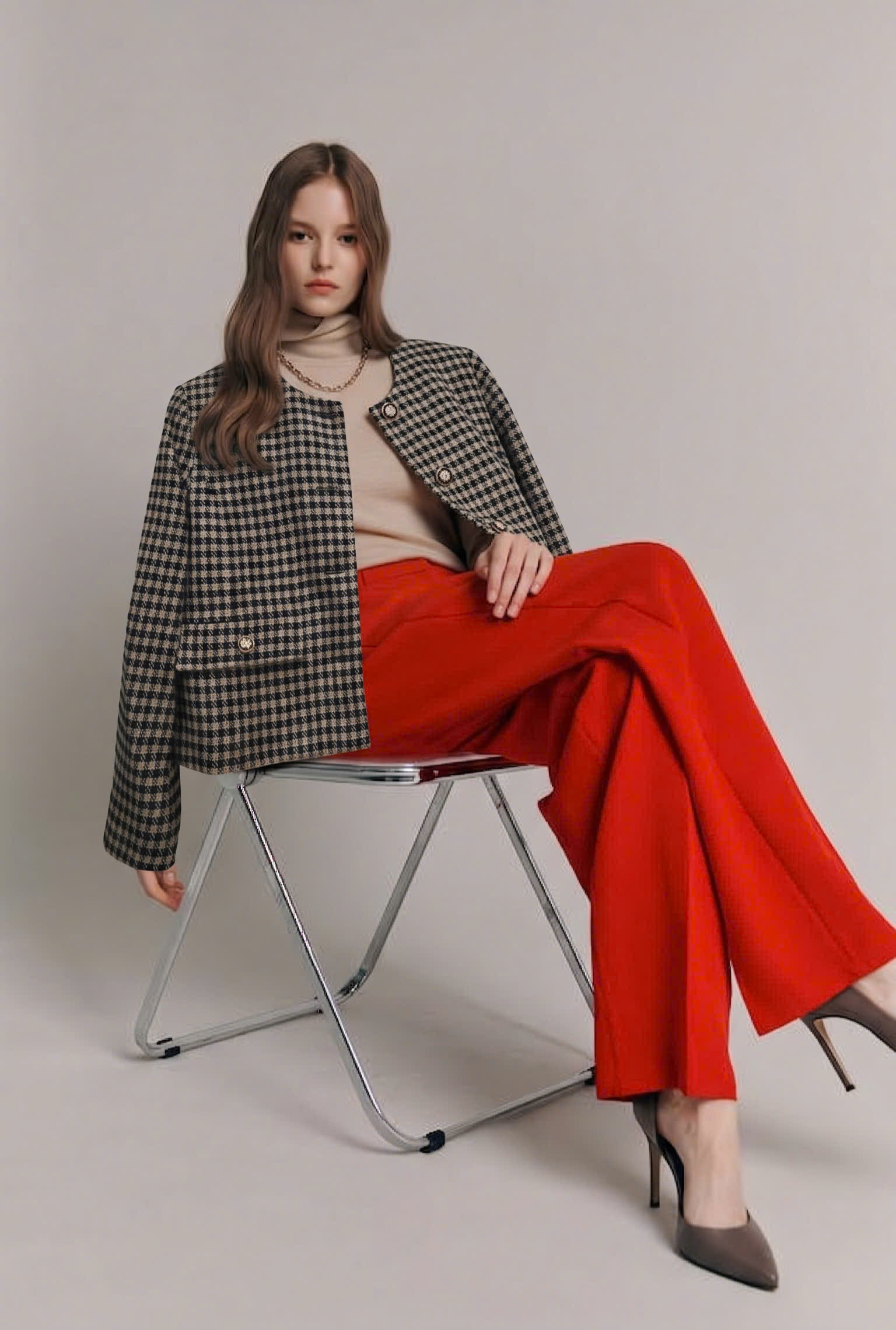 Áo khoác dạ tweed cổ tròn, kẻ nâu tây, hai túi vuông trước