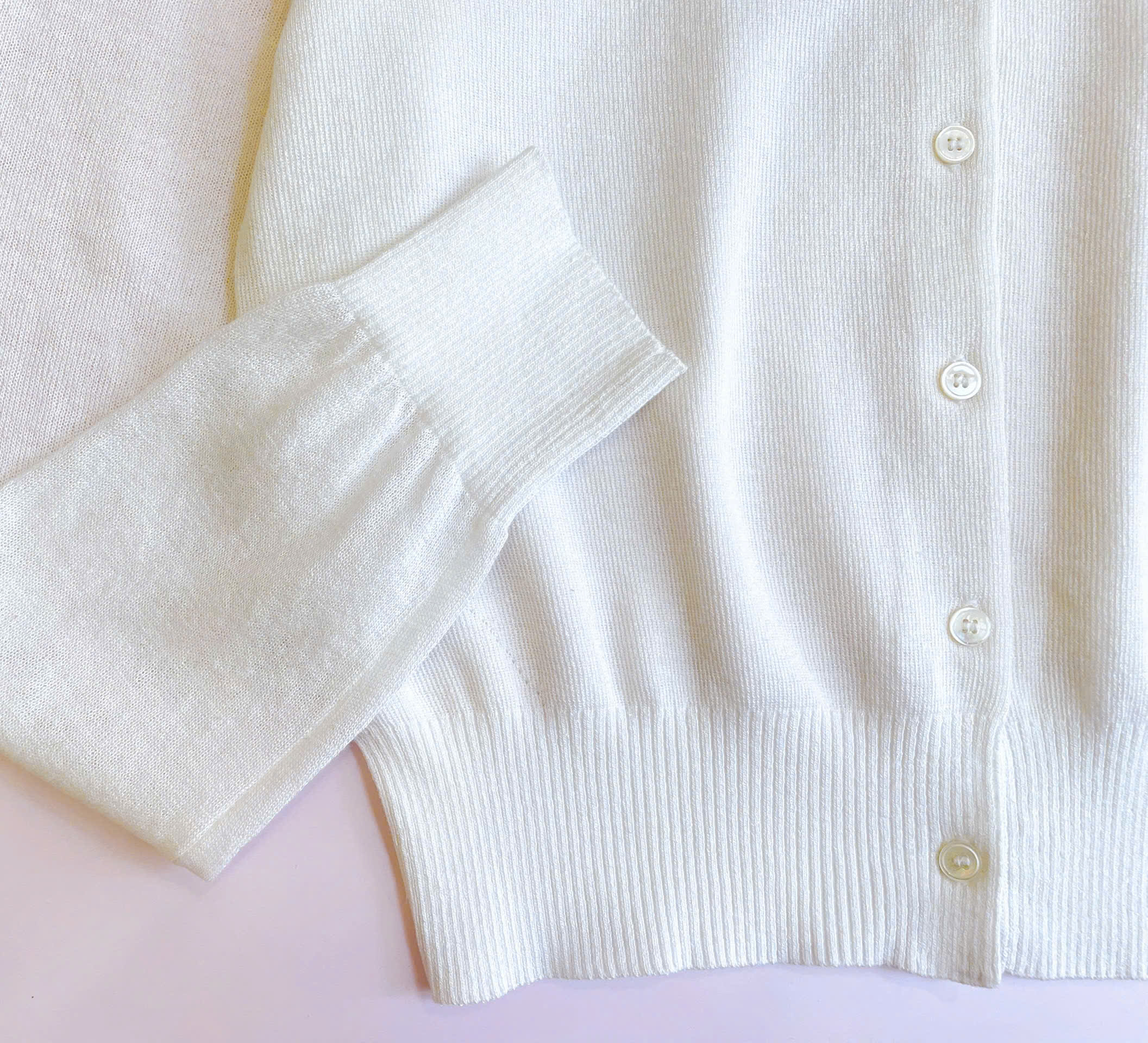 Áo khoác len cardigan, cổ tròn bo gấu, 1 hàng cúc nhỏ khảm trai