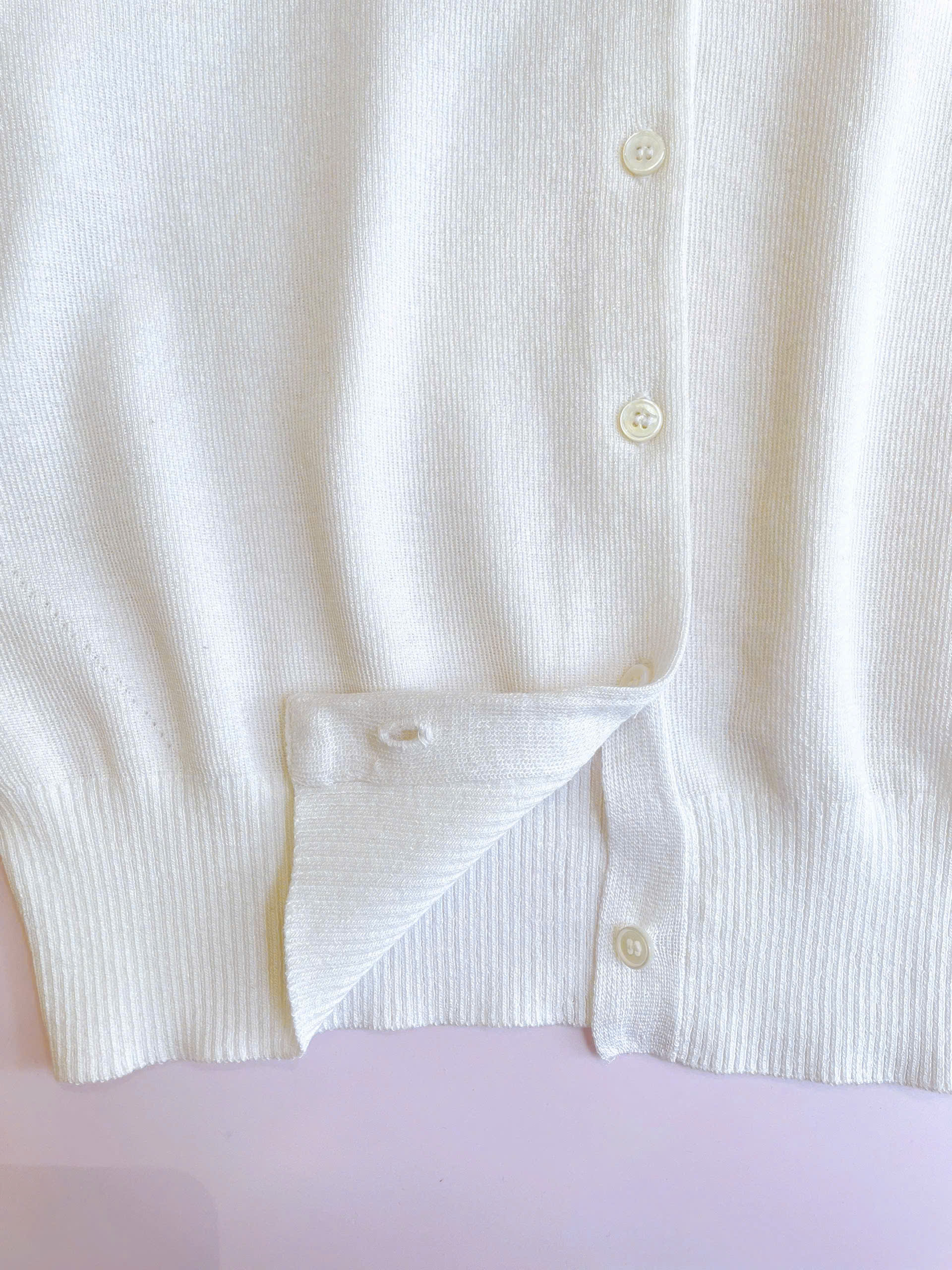 Áo khoác len cardigan, cổ tròn bo gấu, 1 hàng cúc nhỏ khảm trai