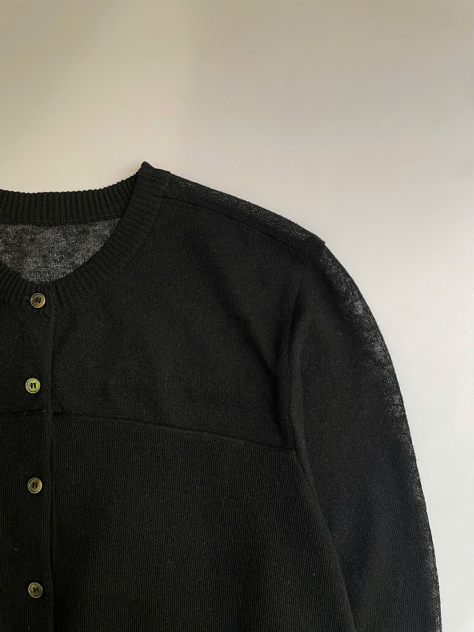 Áo khoác len cardigan, cổ tròn bo gấu, 1 hàng cúc nhỏ khảm trai