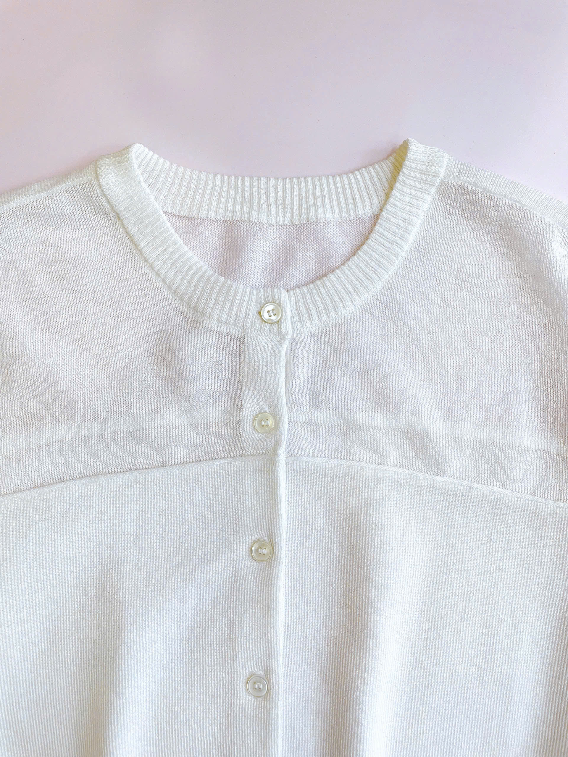 Áo khoác len cardigan, cổ tròn bo gấu, 1 hàng cúc nhỏ khảm trai