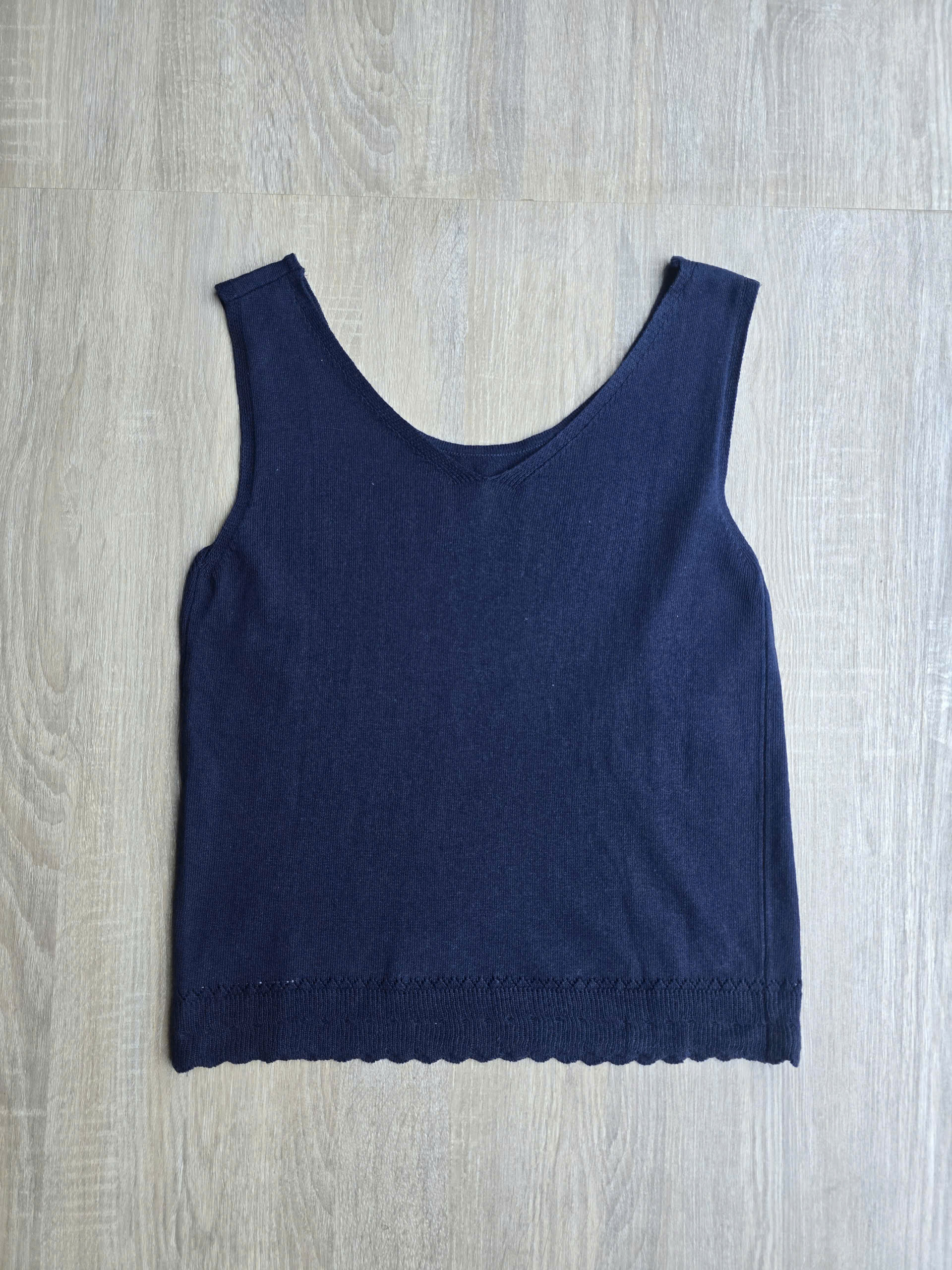 Áo len mongtogi 3 lỗ cổ V