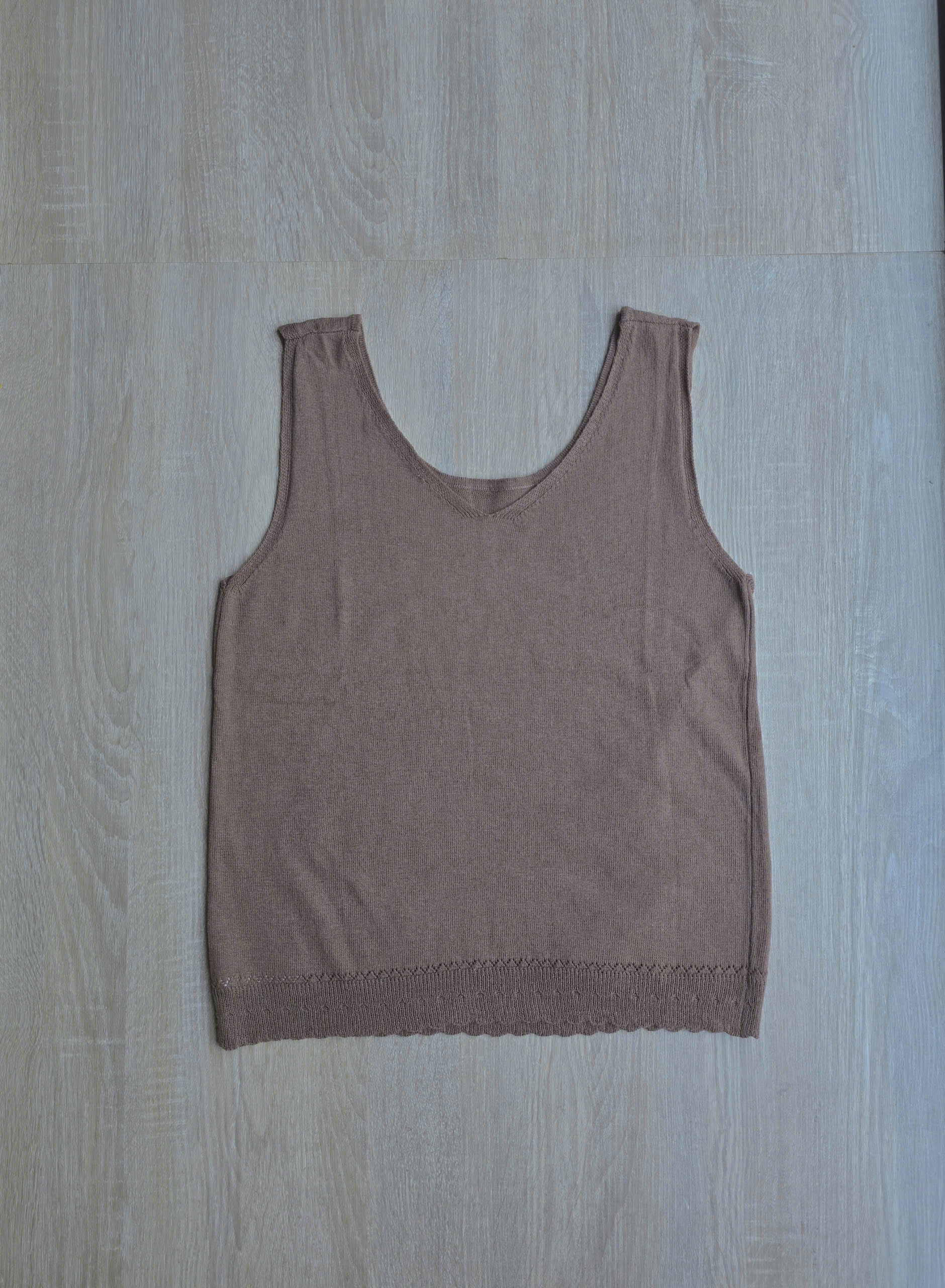 Áo len mongtogi 3 lỗ cổ V