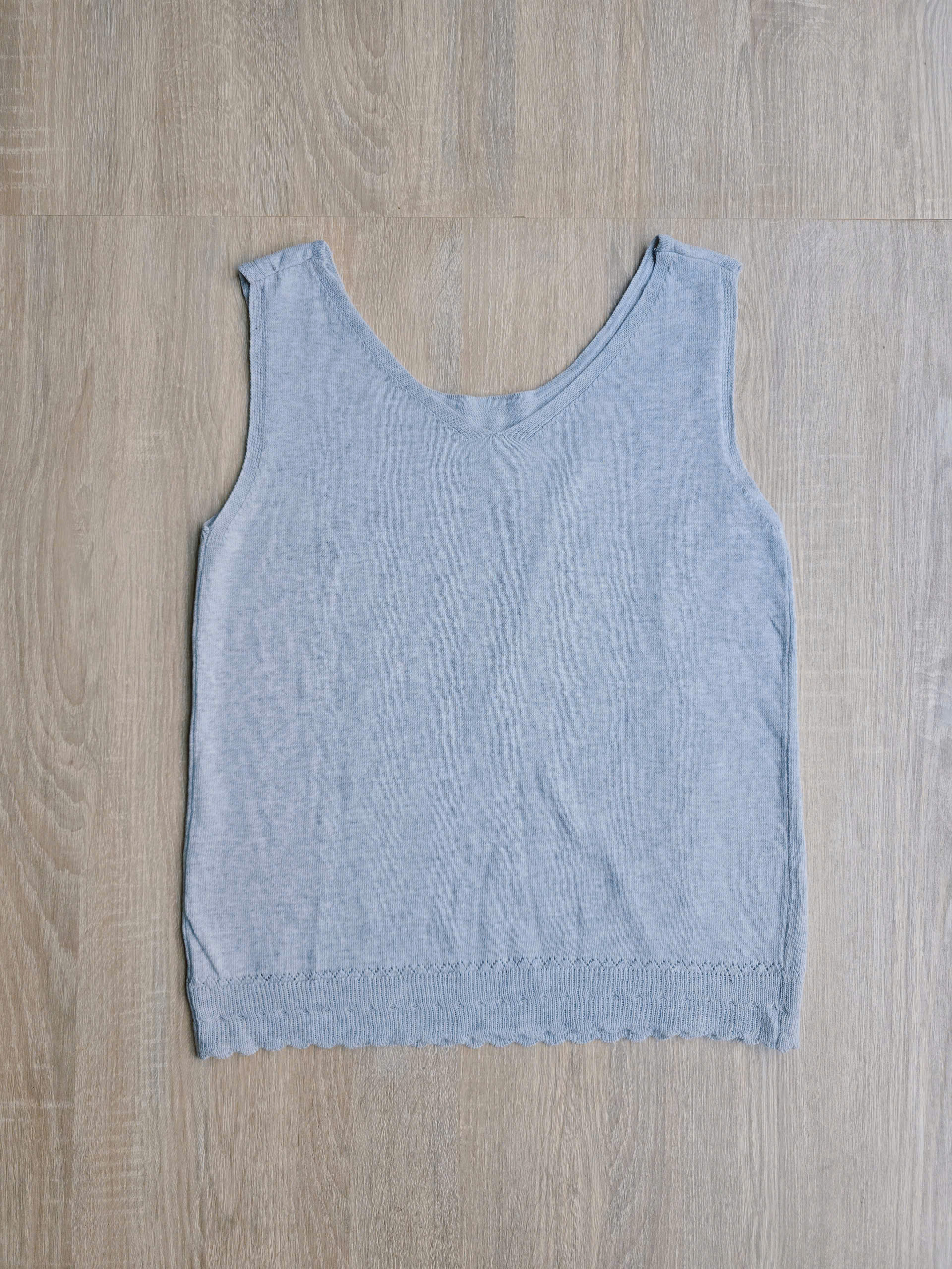 Áo len mongtogi 3 lỗ cổ V