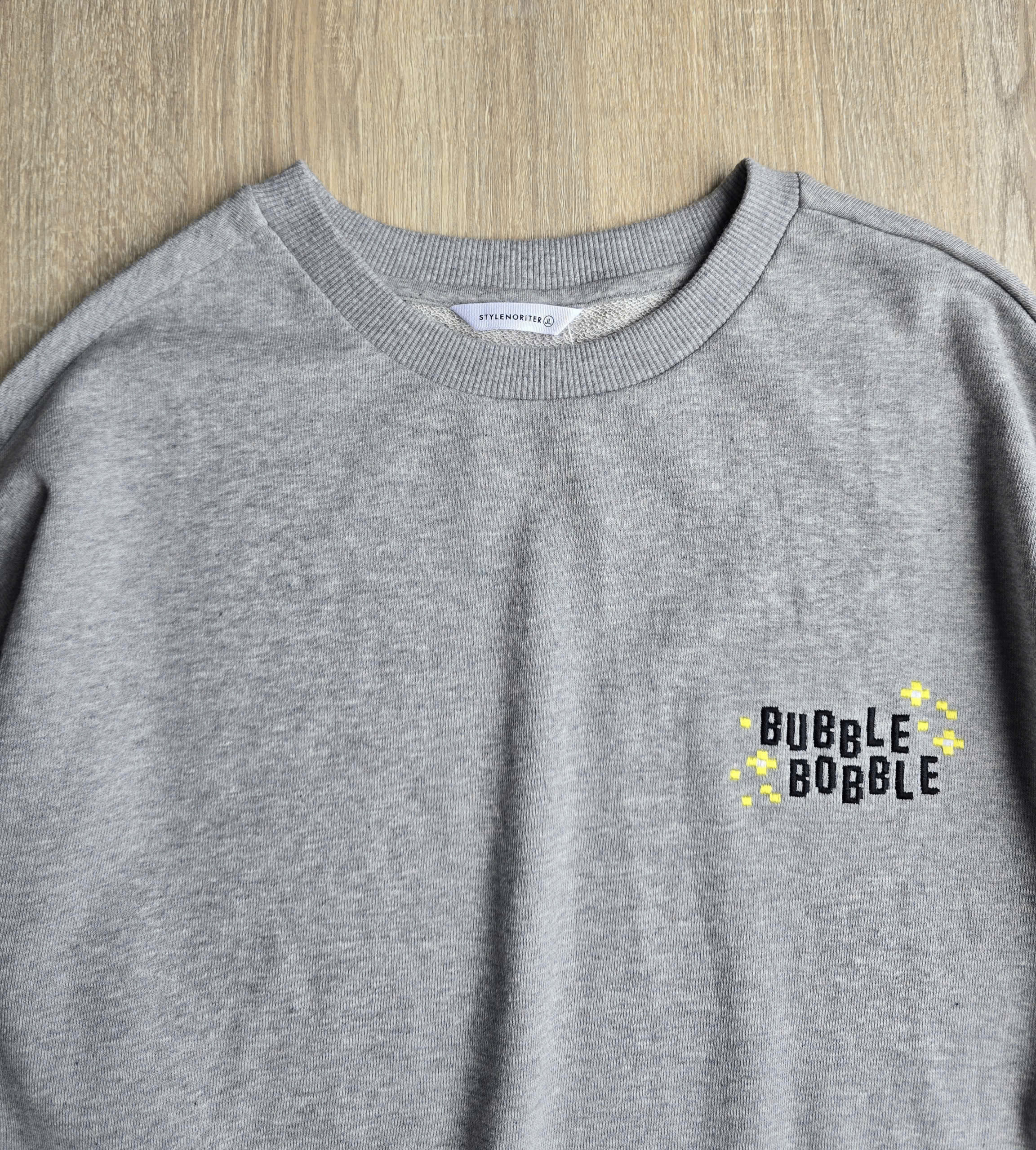 Áo nỉ da cá cổ tròn, bo gấu, có chữ bubble bobb