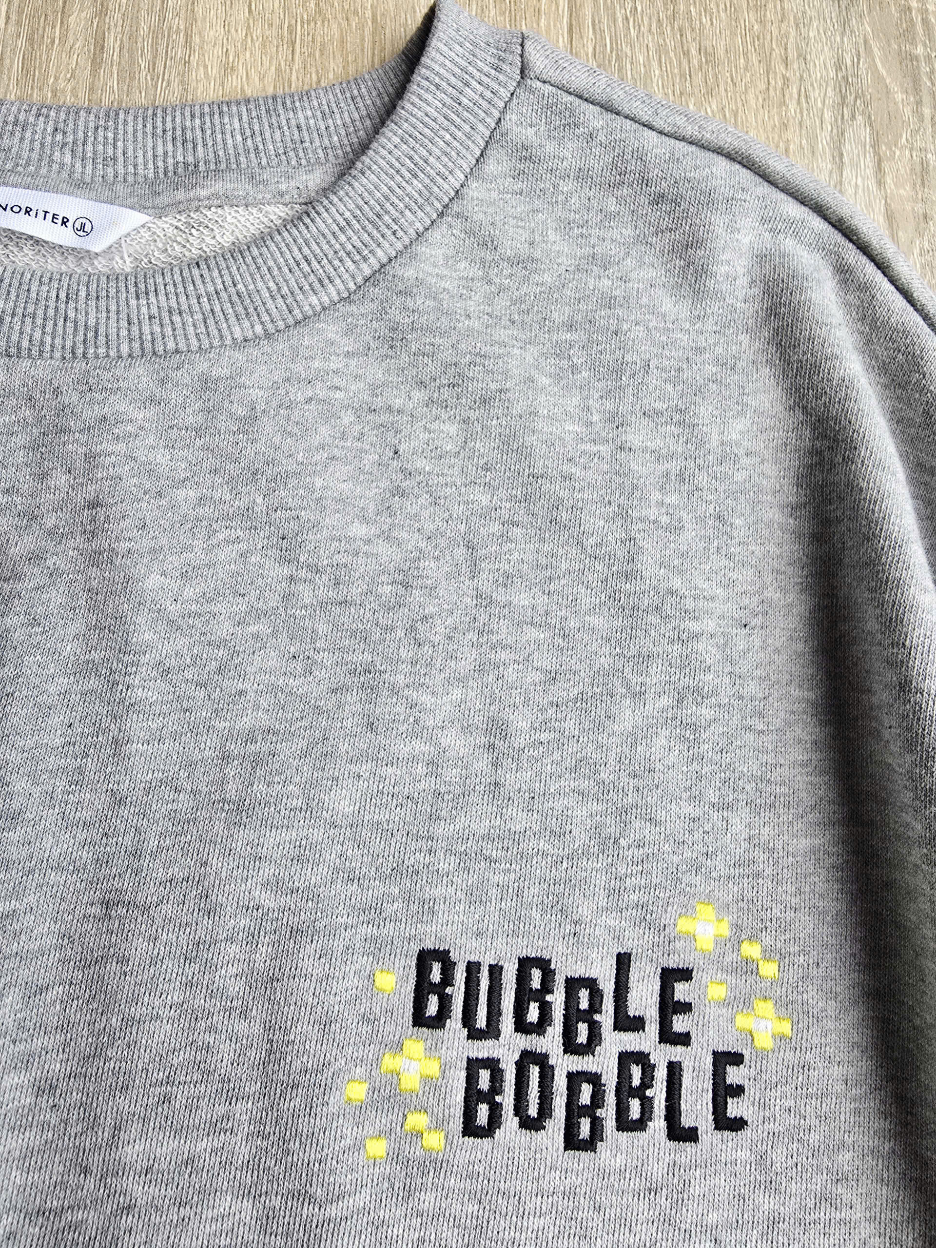 Áo nỉ da cá cổ tròn, bo gấu, có chữ bubble bobb