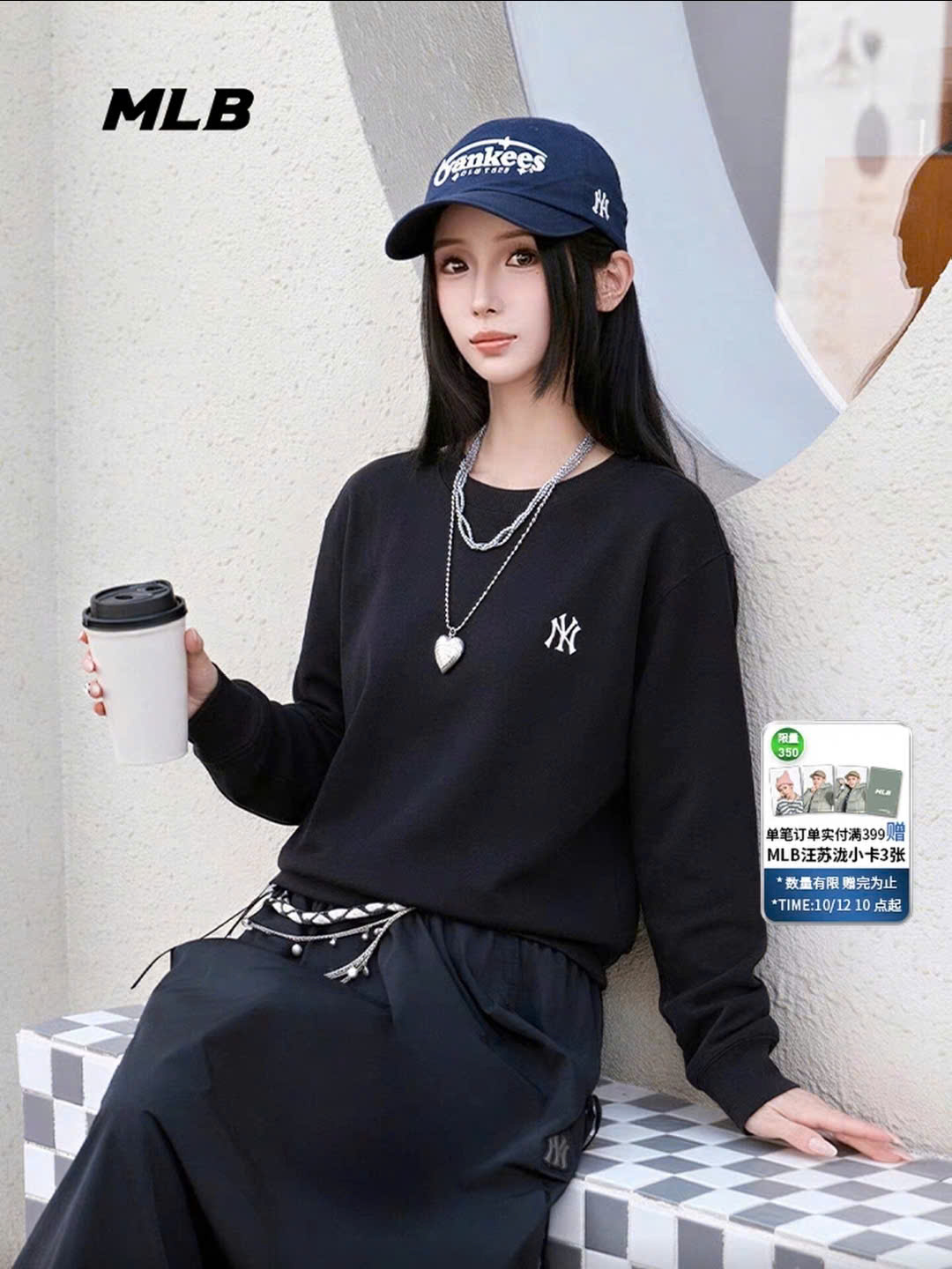 Áo nỉ lông cổ tròn, dài tay bo gấu áo thêu chữ logo trước ngực