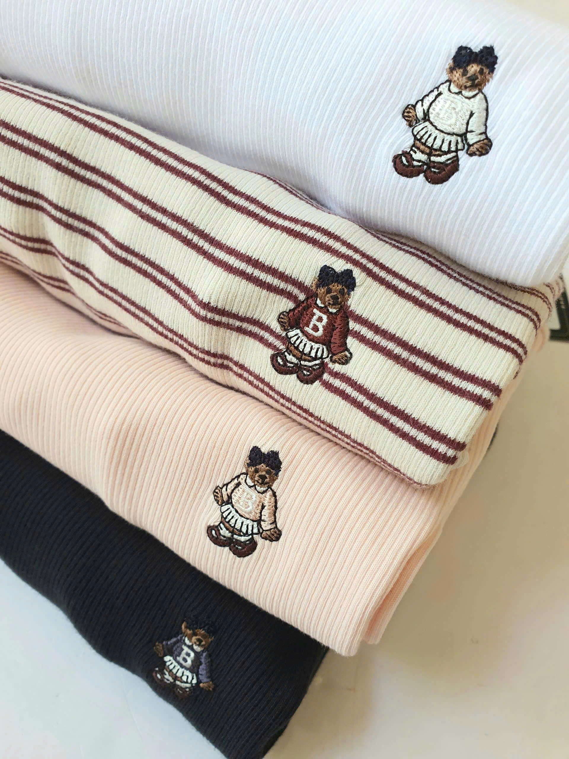 Áo nữ cổ 3 phân, thun tăm Beemon, thêu gấu