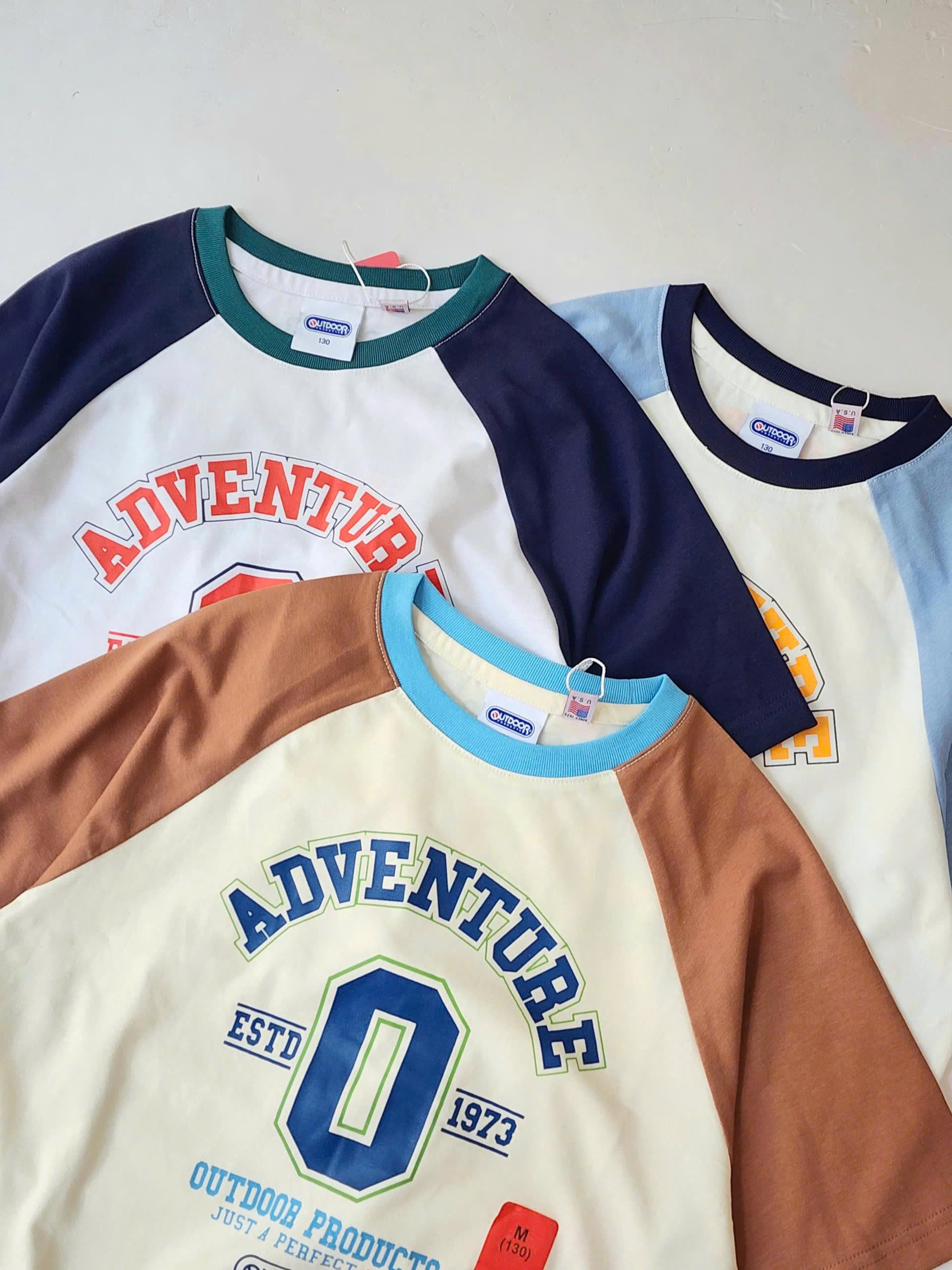 Áo phông cotton trẻ em, chữ Adventure, tay áo phối màu