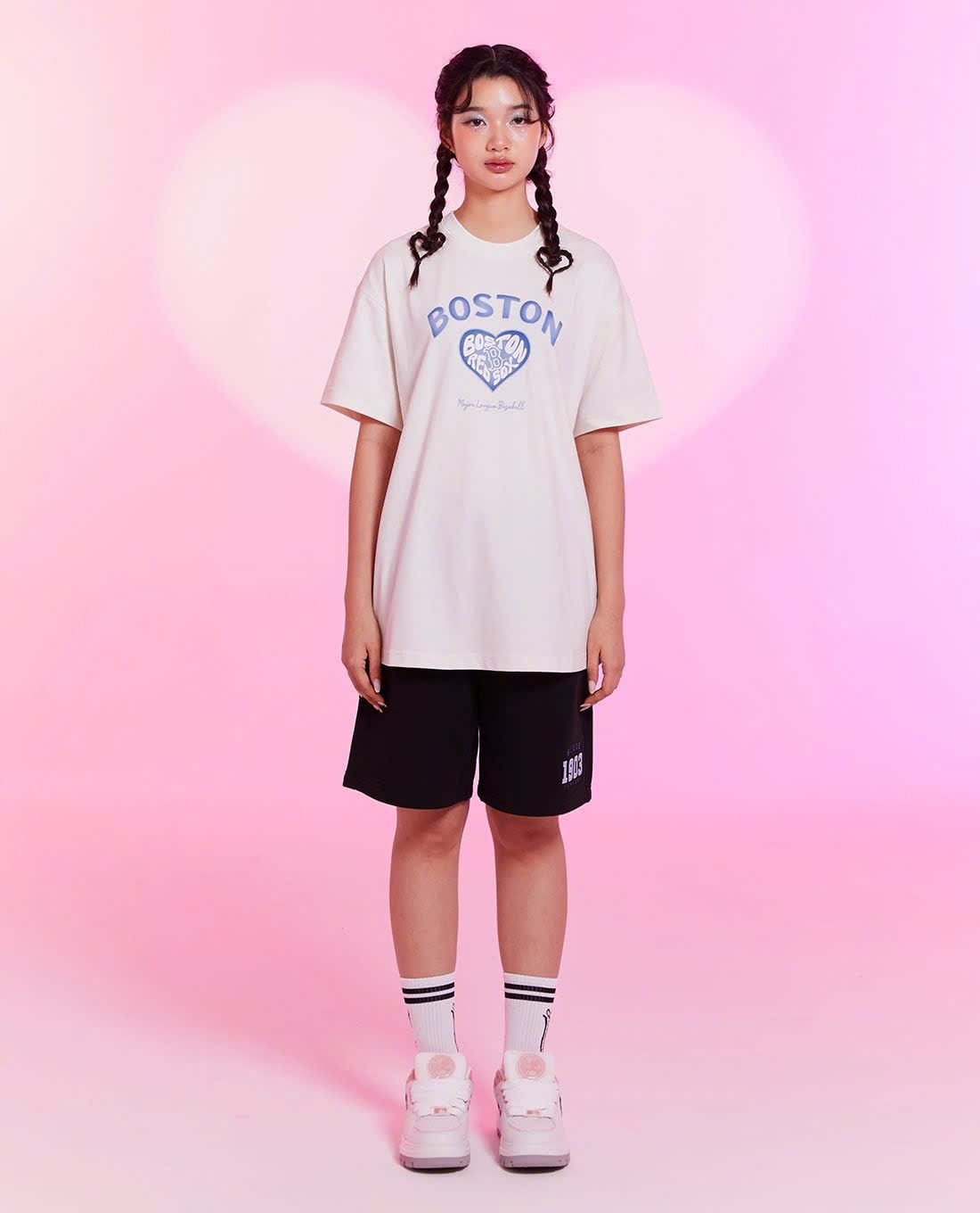 Áo phông dáng oversize , chữ trước ngực