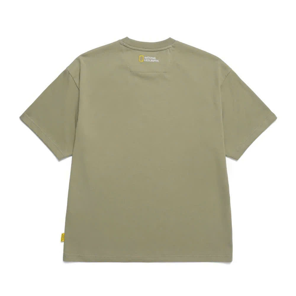 Áo phông oversize cổ tròn, dòng chữ ngực nhỏ