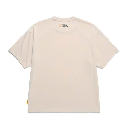 Áo phông oversize cổ tròn, dòng chữ ngực nhỏ