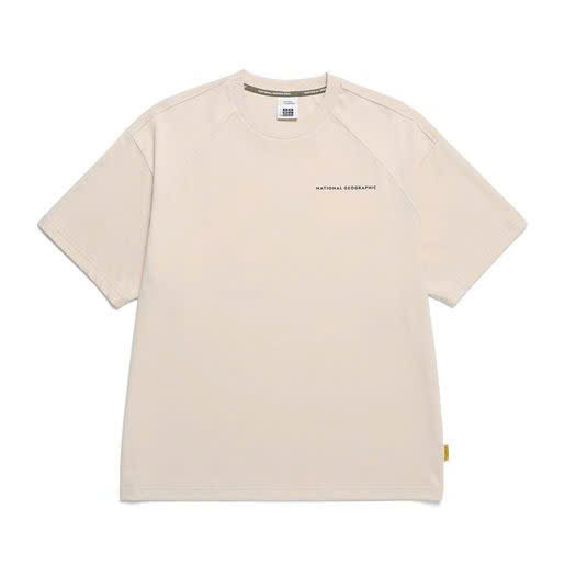 Áo phông oversize cổ tròn, dòng chữ ngực nhỏ