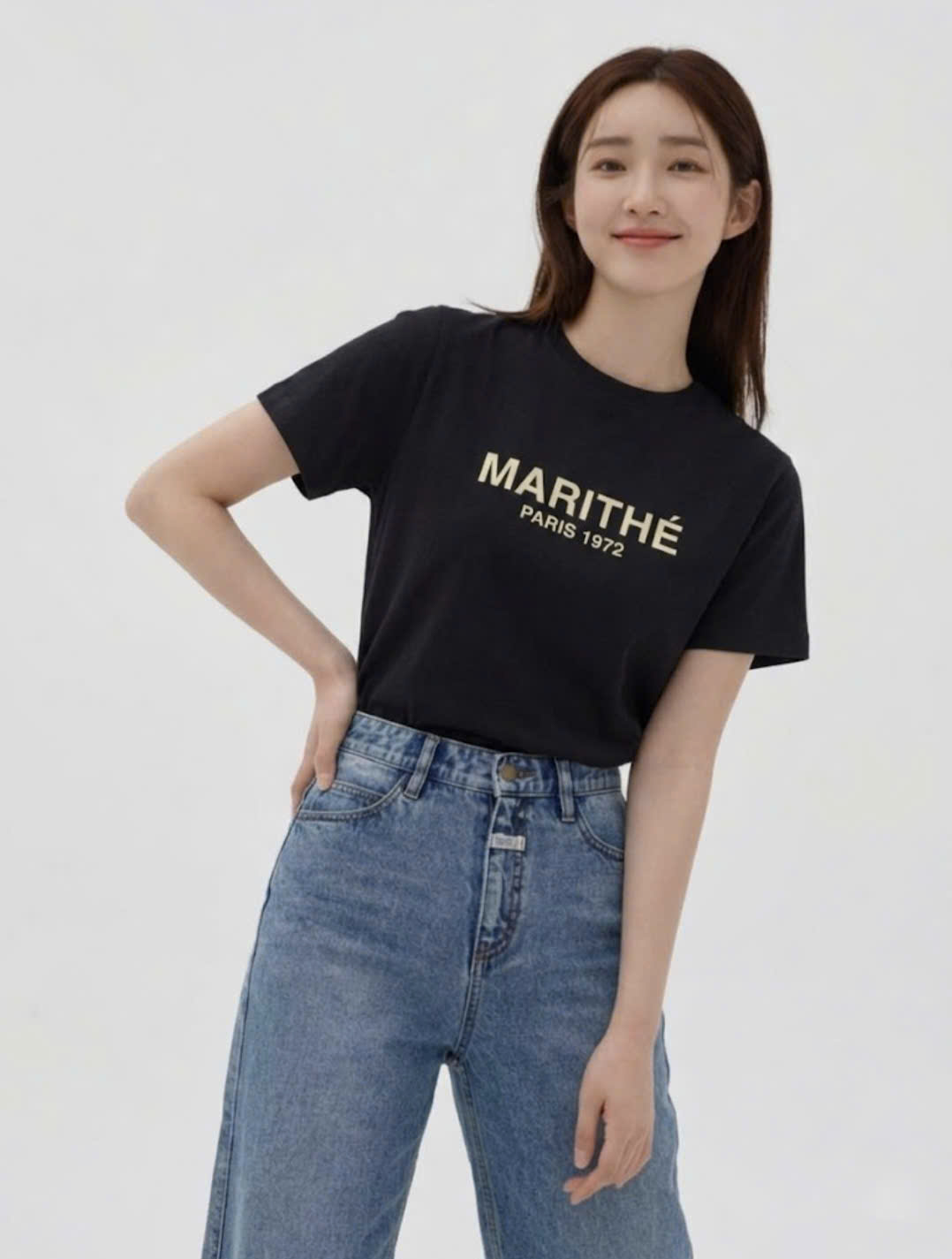 Áo phông oversize cổ tròn, ngắn tay, 1 màu ghi, chữ vàng nhạt trước ngực