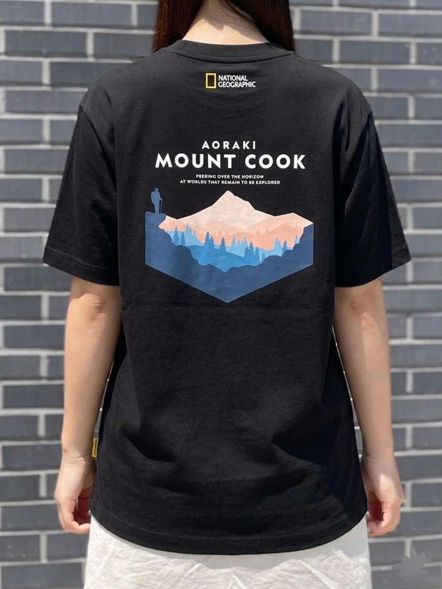 Áo phông oversize cổ tròn, ngắn tay, sau lưng hình núi