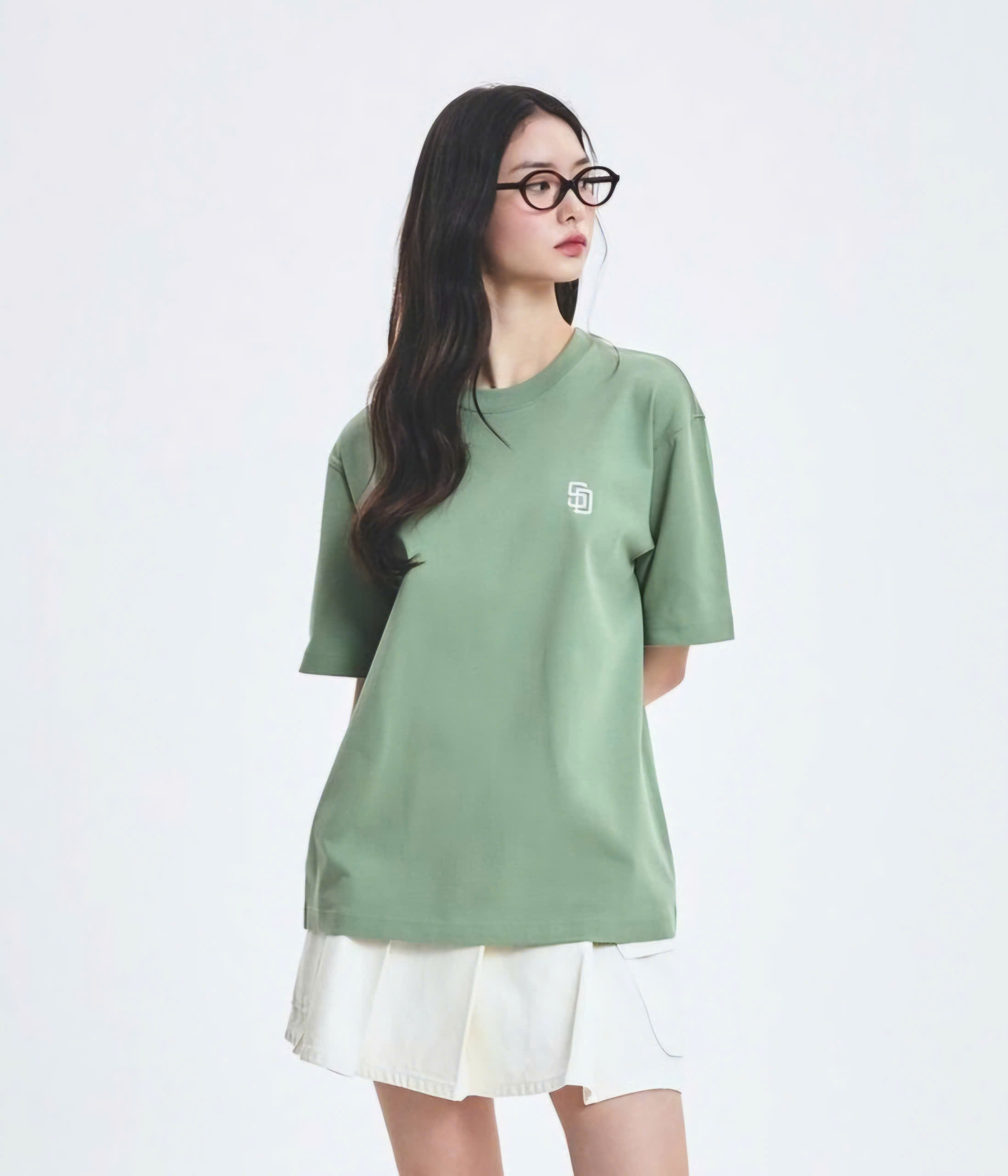 Áo phông oversize, thêu chữ trắng nhỏ SD