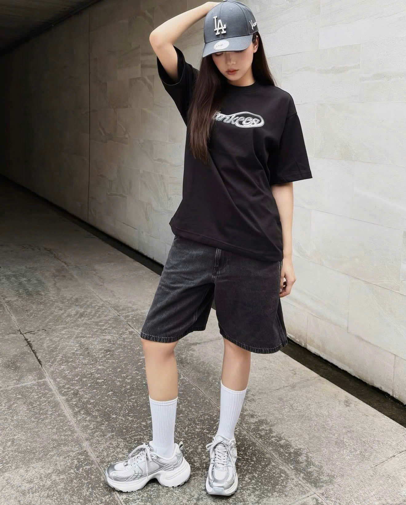 Áo phông unisex,cổ tròn, chữ trước ngực, sau lưng trơn
