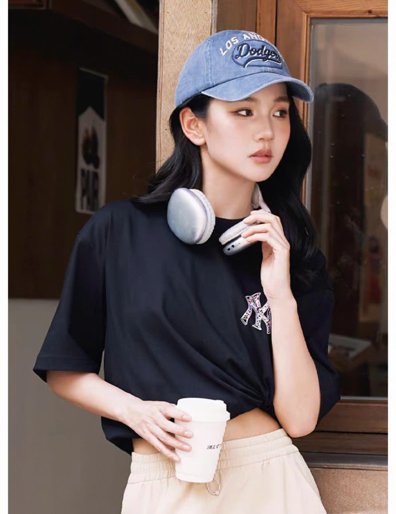 Áo phông unisex cổ tròn, sau lưng logo to, sắc màu
