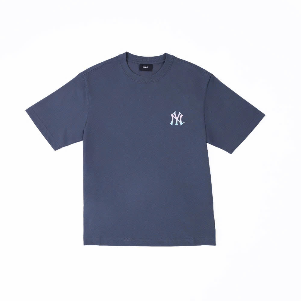 Áo phông unisex, logo in màu nhỏ trước ngực, sau lưng chữ màu lớn