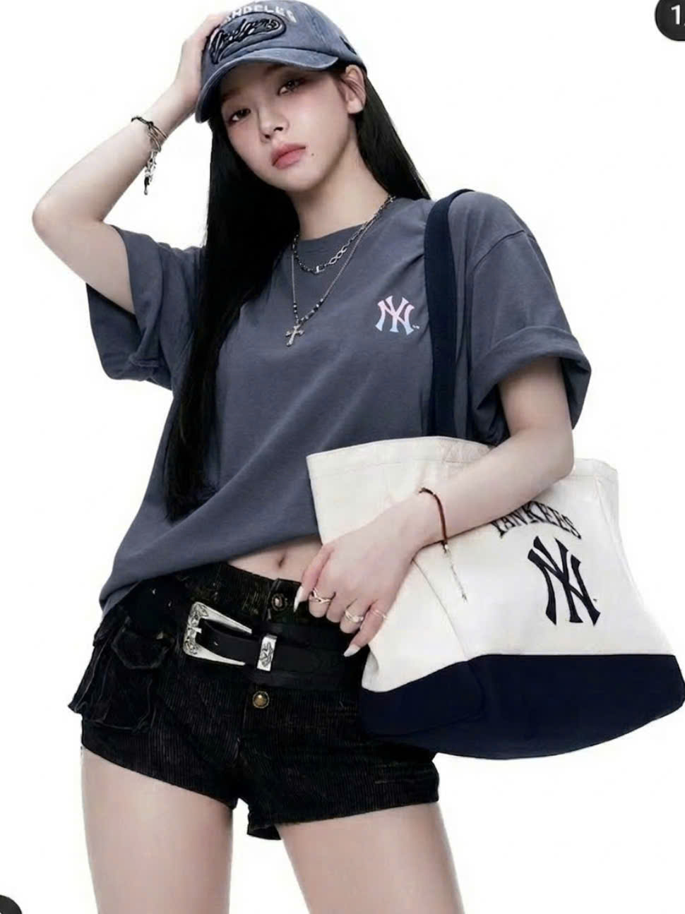 Áo phông unisex, logo in màu nhỏ trước ngực, sau lưng chữ màu lớn