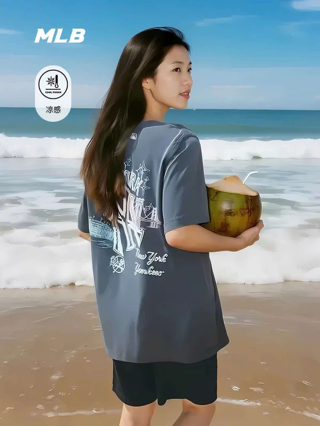 Áo phông unisex, logo in màu nhỏ trước ngực, sau lưng chữ màu lớn