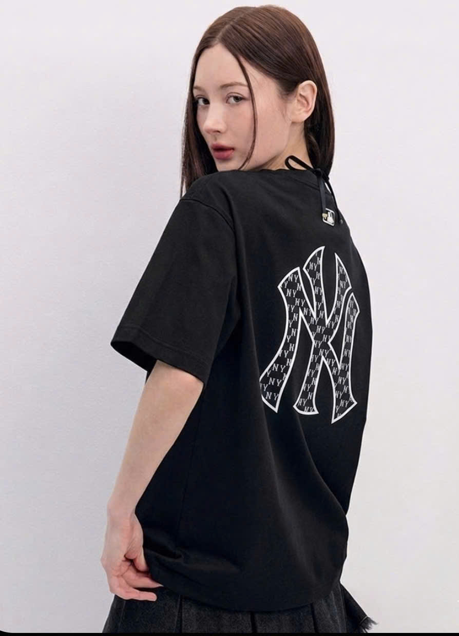 Áo phông unisex, logo nhỏ trước ngực, logo to sau lưng